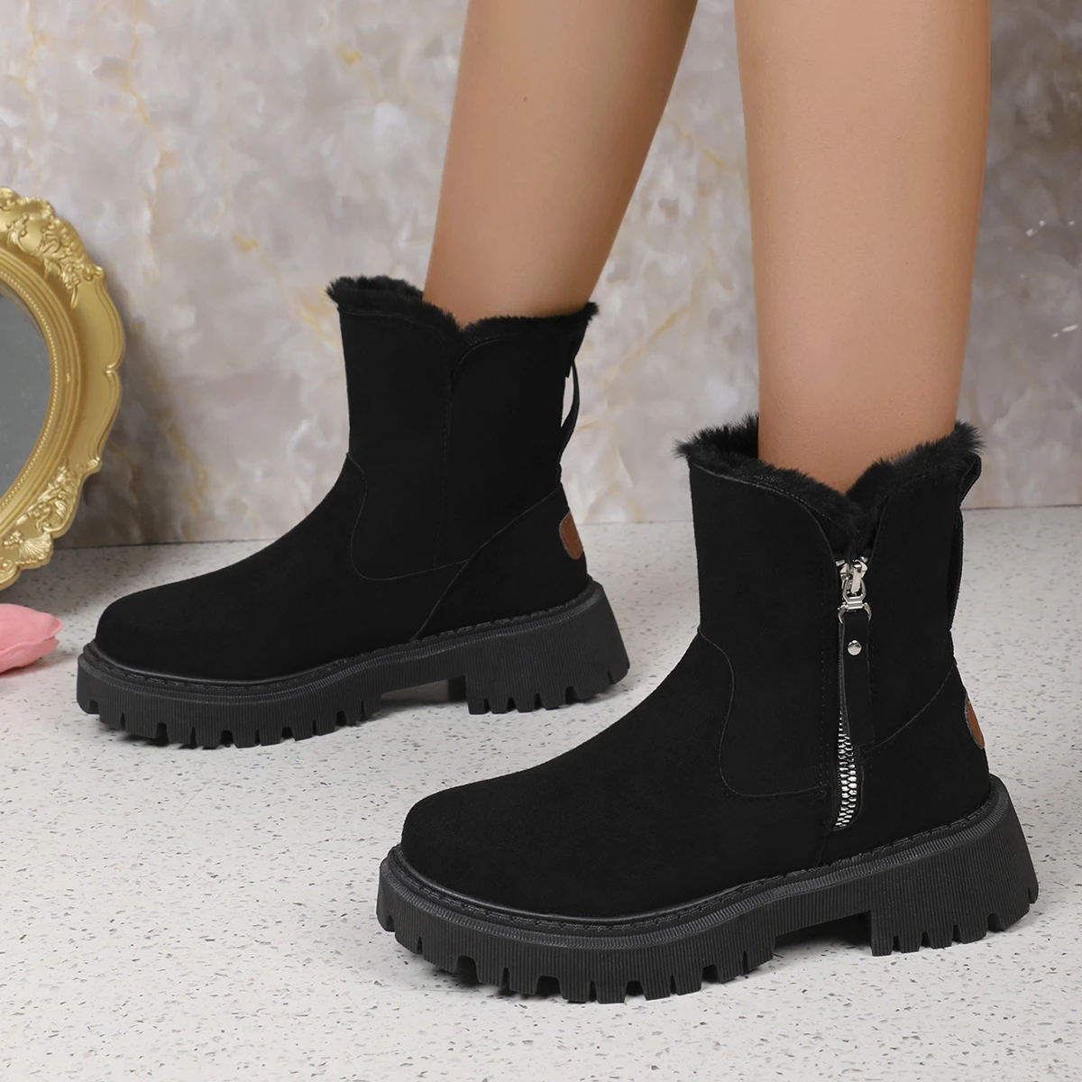 Women Boots Winter New Keep Warm Thickened Fluff Non-slip Snow Boots Women Cotton Padded Comfortable Platform Shoes for Women
Women Boots Winter New Keep Warm Thickened Fluff Non-slip Snow Boots Women Cotton Padded Comfortable Platform Shoes for Women