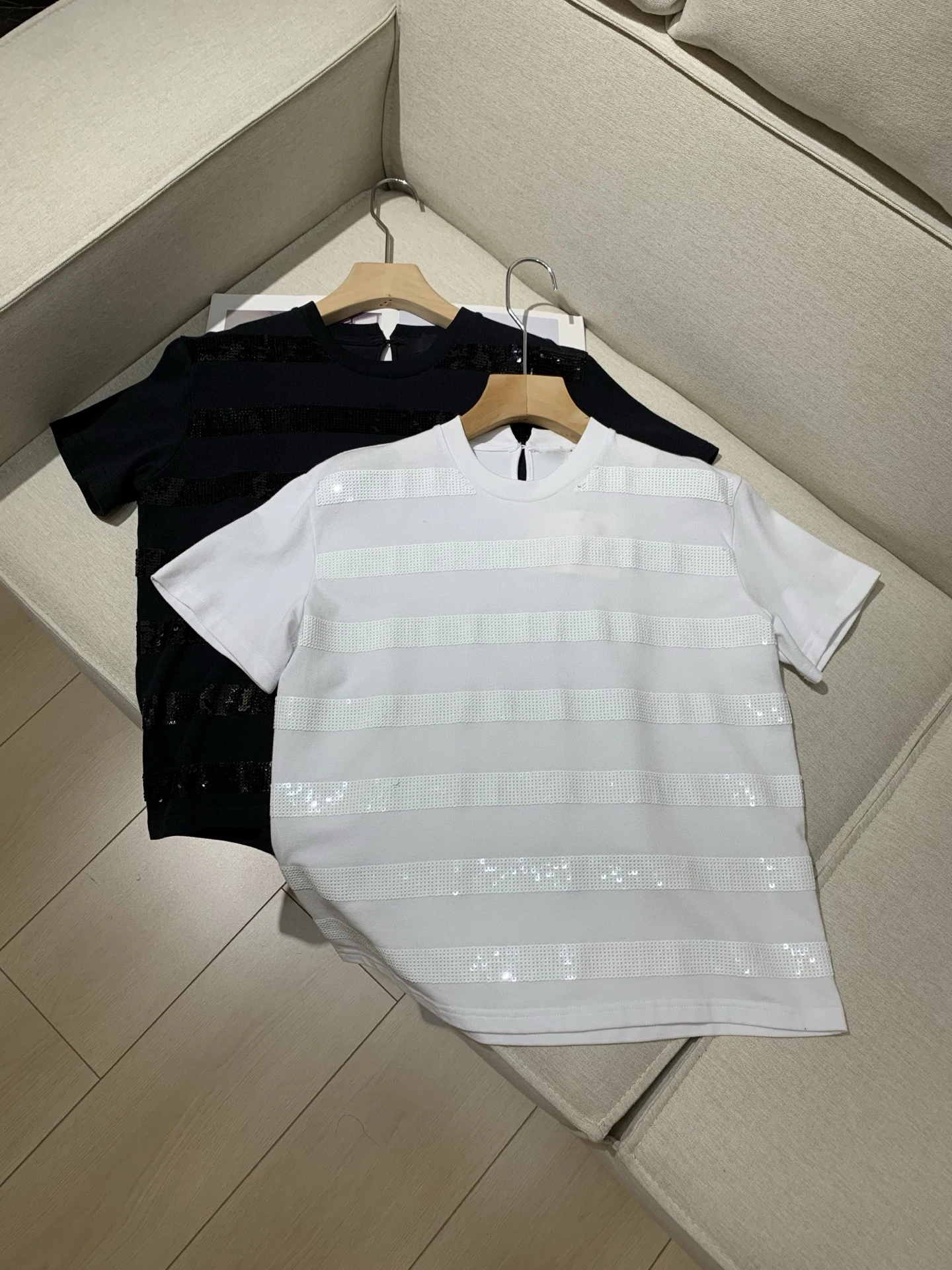 Summer New Heavy Sequin Striped Short-Sleeved Knitted T-Shirt Women'S Round Neck Fashionable Loose Top
Summer New Heavy Sequin Striped Short-Sleeved Knitted T-Shirt Women'S Round Neck Fashionable Loose Top