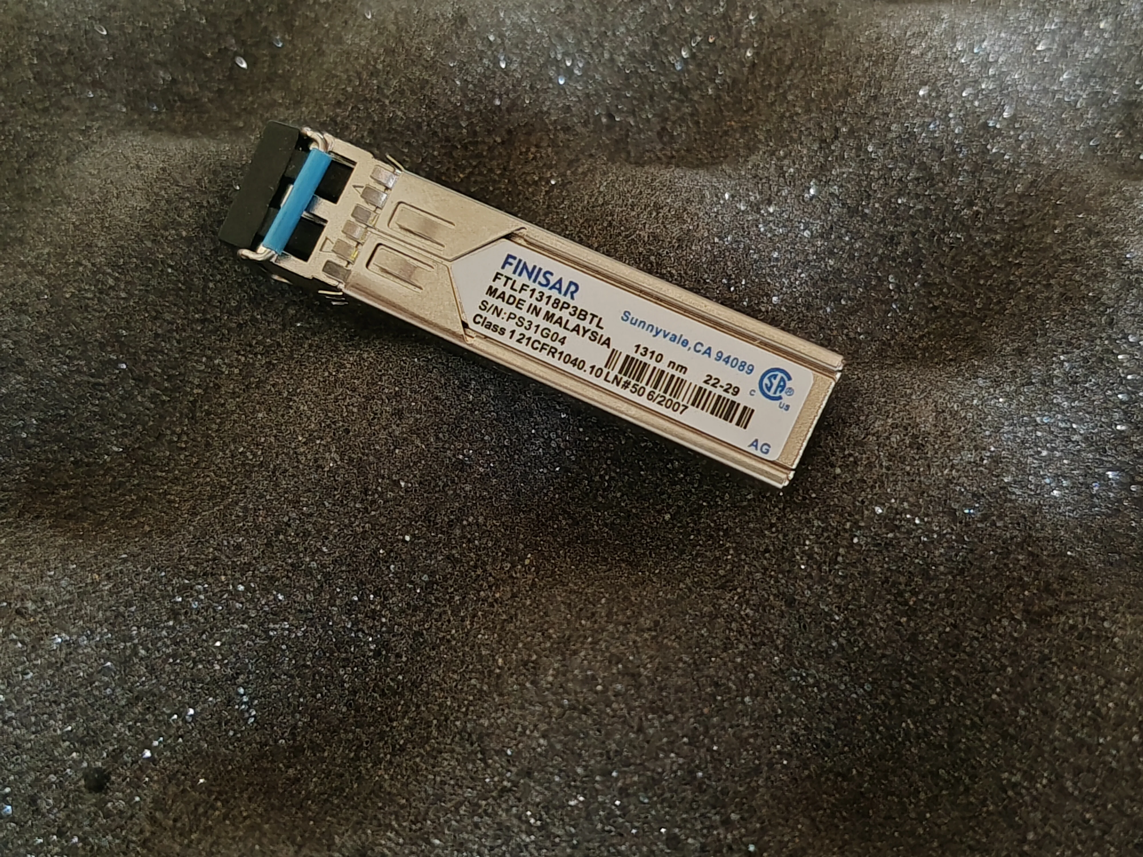 1PCS New FINISAR 1.25G SFP 10km Gigabit Optical Fiber/FTLF1318P3BTL Gigabit 1310nm LC SFP Single Mode/1.25GB SFP Transceiver
1PCS New FINISAR 1.25G SFP 10km Gigabit Optical Fiber/FTLF1318P3BTL Gigabit 1310nm LC SFP Single Mode/1.25GB SFP Transceiver