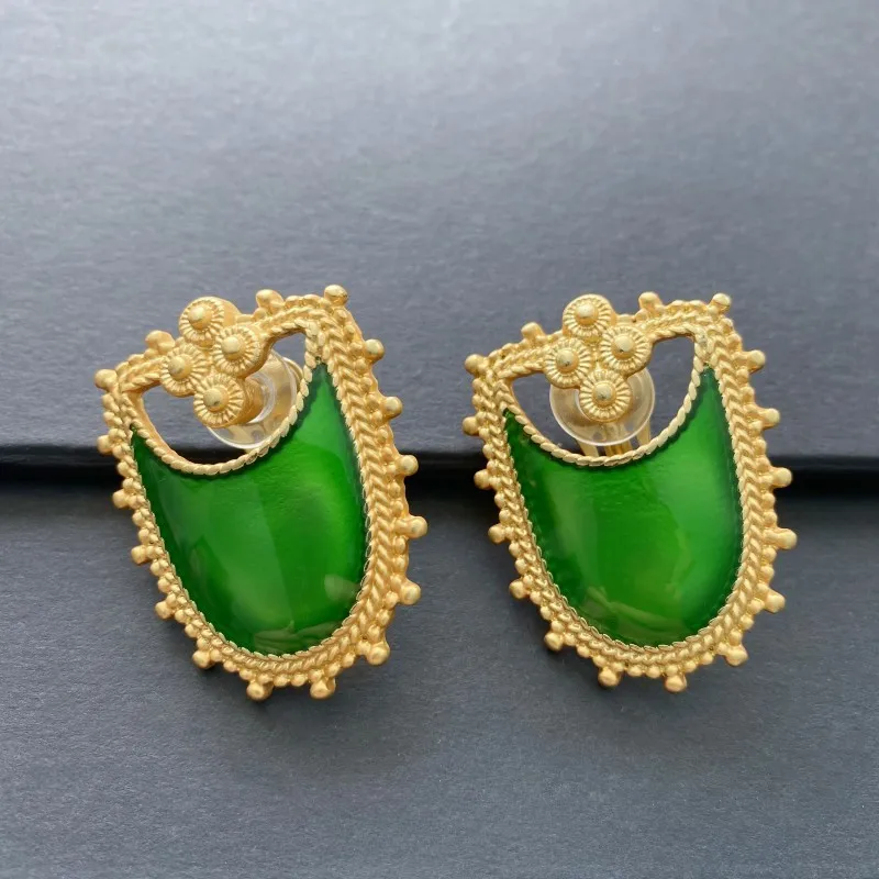 VKVVA Fashion Jewelry Retro Bright Green Enamel Court Banner Shield Stud Earrings & Clip on For Women Daily Banquet Outfits
VKVVA Fashion Jewelry Retro Bright Green Enamel Court Banner Shield Stud Earrings & Clip on For Women Daily Banquet Outfits