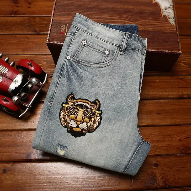 Ripped jeans men's trendy high-end embroidered print summer thin fit elastic small foot long pants
Ripped jeans men's trendy high-end embroidered print summer thin fit elastic small foot long pants