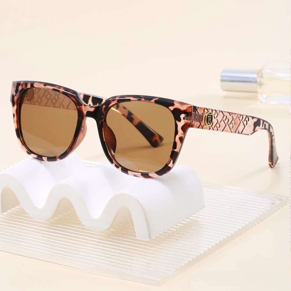 2025 New Personalized Square Sunglasses Women's Polarized UV400 Protection High-End Street Photography Fashion Trendy Shades
2025 New Personalized Square Sunglasses Women's Polarized UV400 Protection High-End Street Photography Fashion Trendy Shades