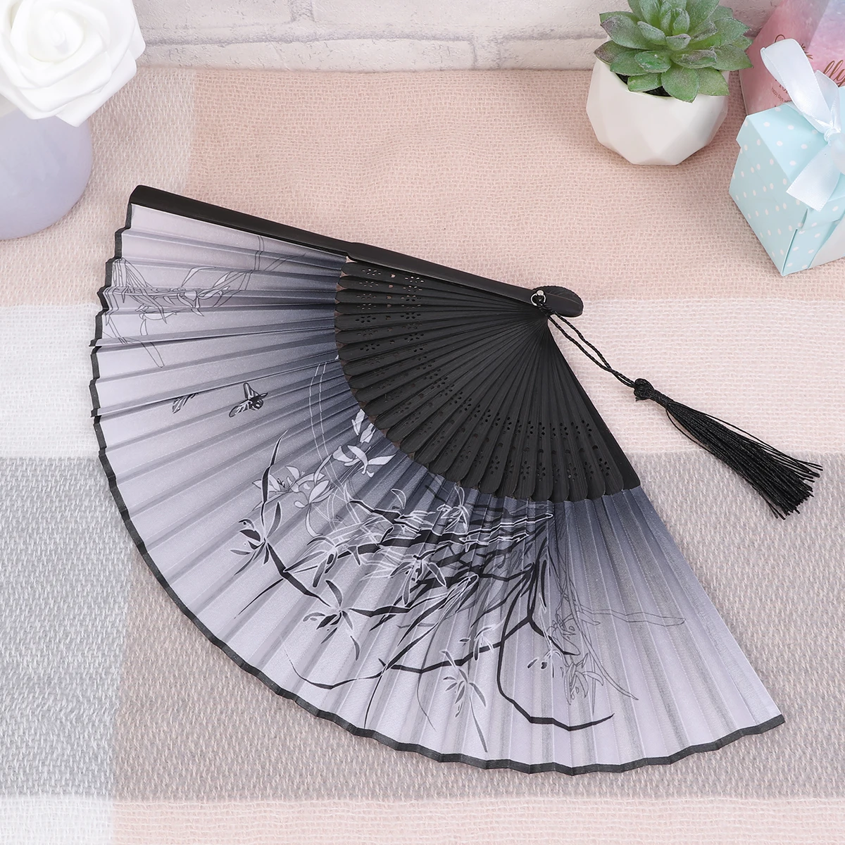 Sakura Folding Fan Durable Bamboo Hand Fan Decorative Wedding Cherry Blossoms Floral Design Elegant Tassel Cooling Accessories
Sakura Folding Fan Durable Bamboo Hand Fan Decorative Wedding Cherry Blossoms Floral Design Elegant Tassel Cooling Accessories