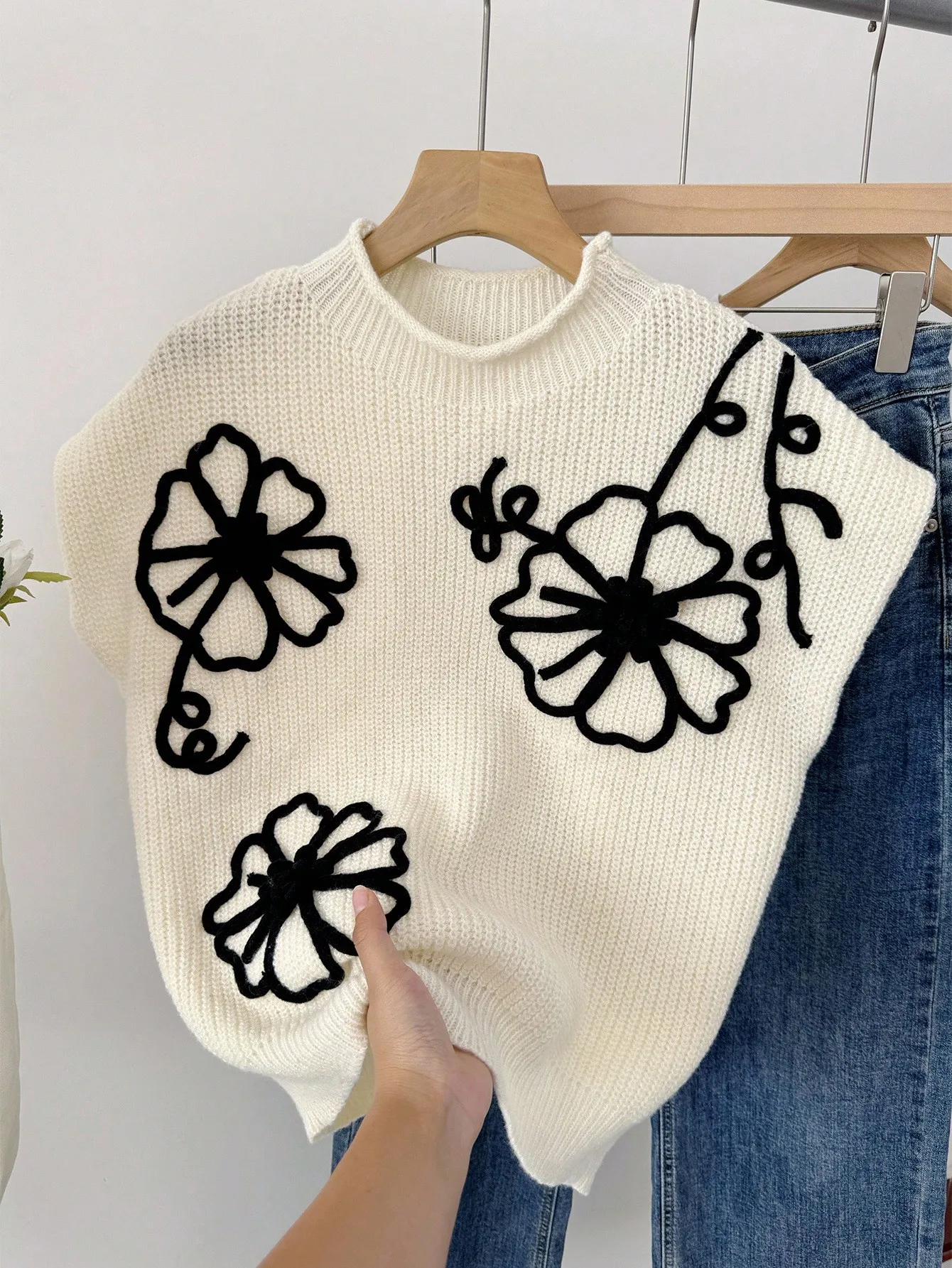 Cream Knit Sleeveless Vest with Black Floral Embroidery, Casual Loose Fit Top
Cream Knit Sleeveless Vest with Black Floral Embroidery, Casual Loose Fit Top