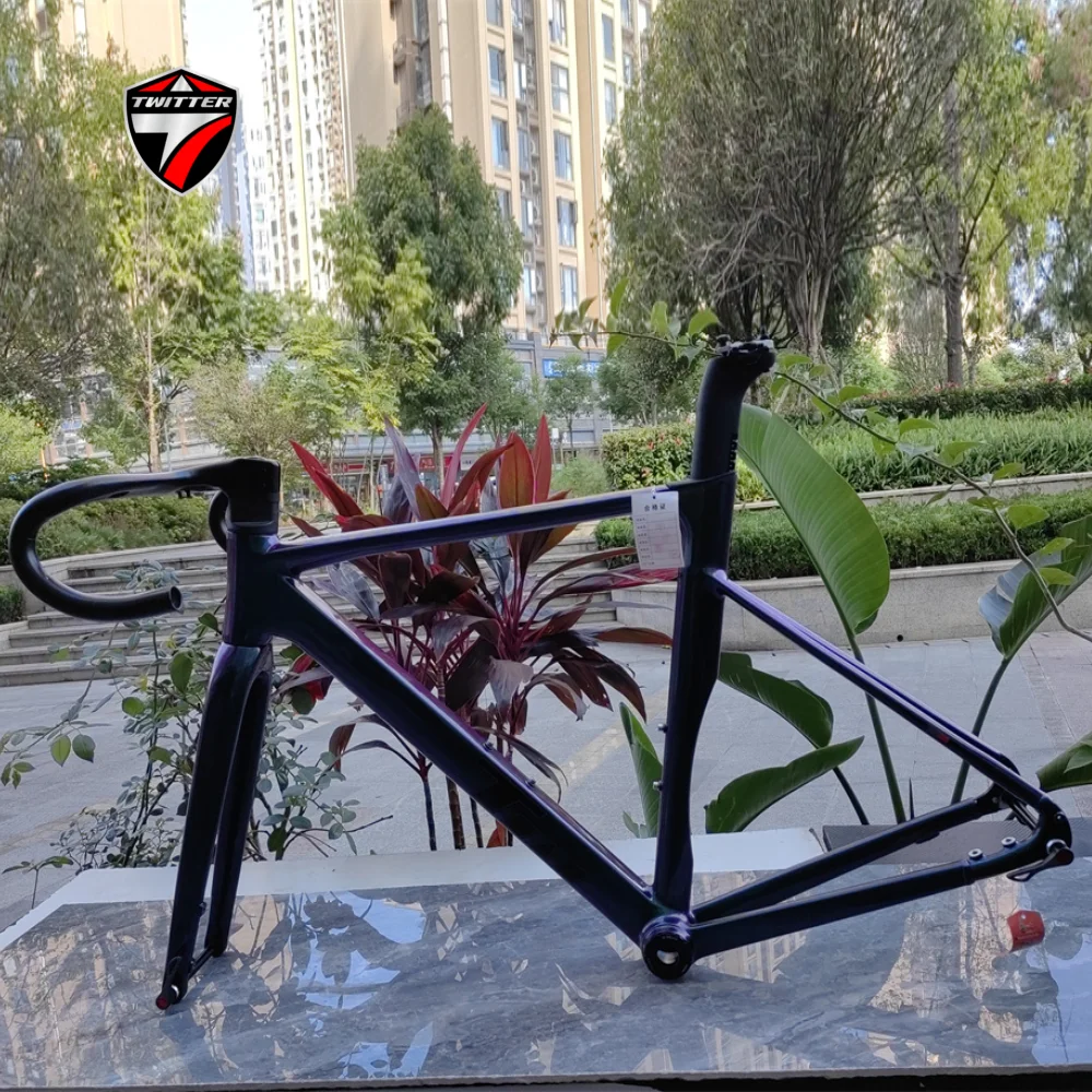 TWITTER C4 ultra-clear aluminum alloy road frame disc brake 12*142mm' barrel axle + carbon fiber fork + carbon fiber seatpost
TWITTER C4 ultra-clear aluminum alloy road frame disc brake 12*142mm' barrel axle + carbon fiber fork + carbon fiber seatpost