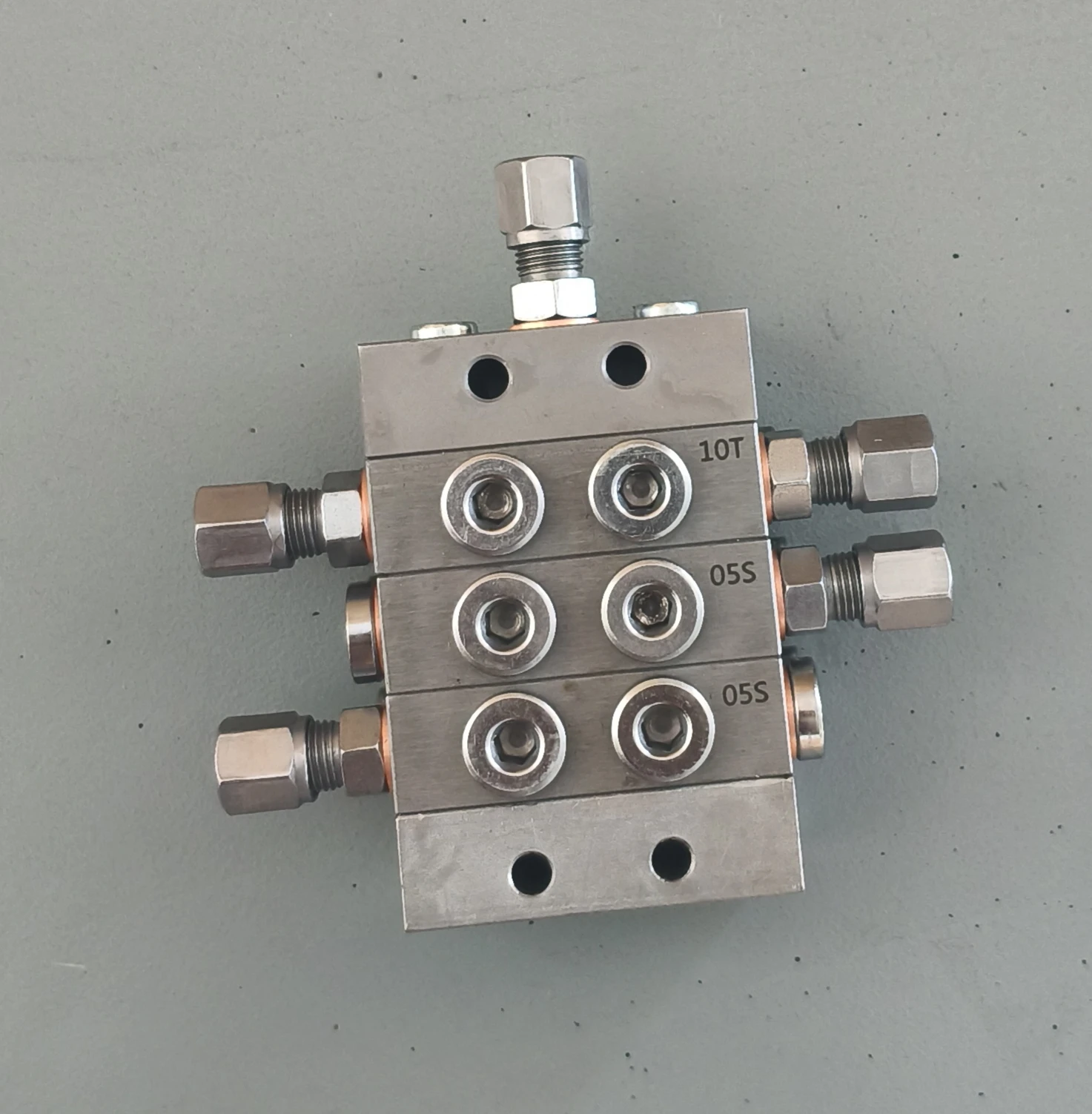 SSV manifold progressive grease distributor block oil distribution valve progressive grease distributor block device
SSV manifold progressive grease distributor block oil distribution valve progressive grease distributor block device