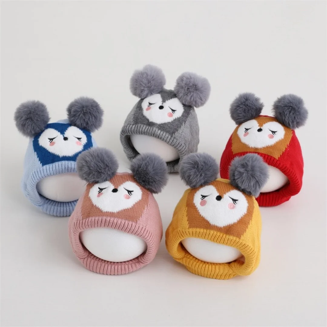 Милые зимние теплые детские шапки для мальчиков и девочек, флисовые шерстяные шапки с шариком, однотонные шерстяные шапки для защиты ушей, мягкий чепчик для новорожденных
Милые зимние теплые детские шапки для мальчиков и девочек, флисовые шерстяные шапки с шариком, однотонные шерстяные шапки для защиты ушей, мягкий чепчик для новорожденных