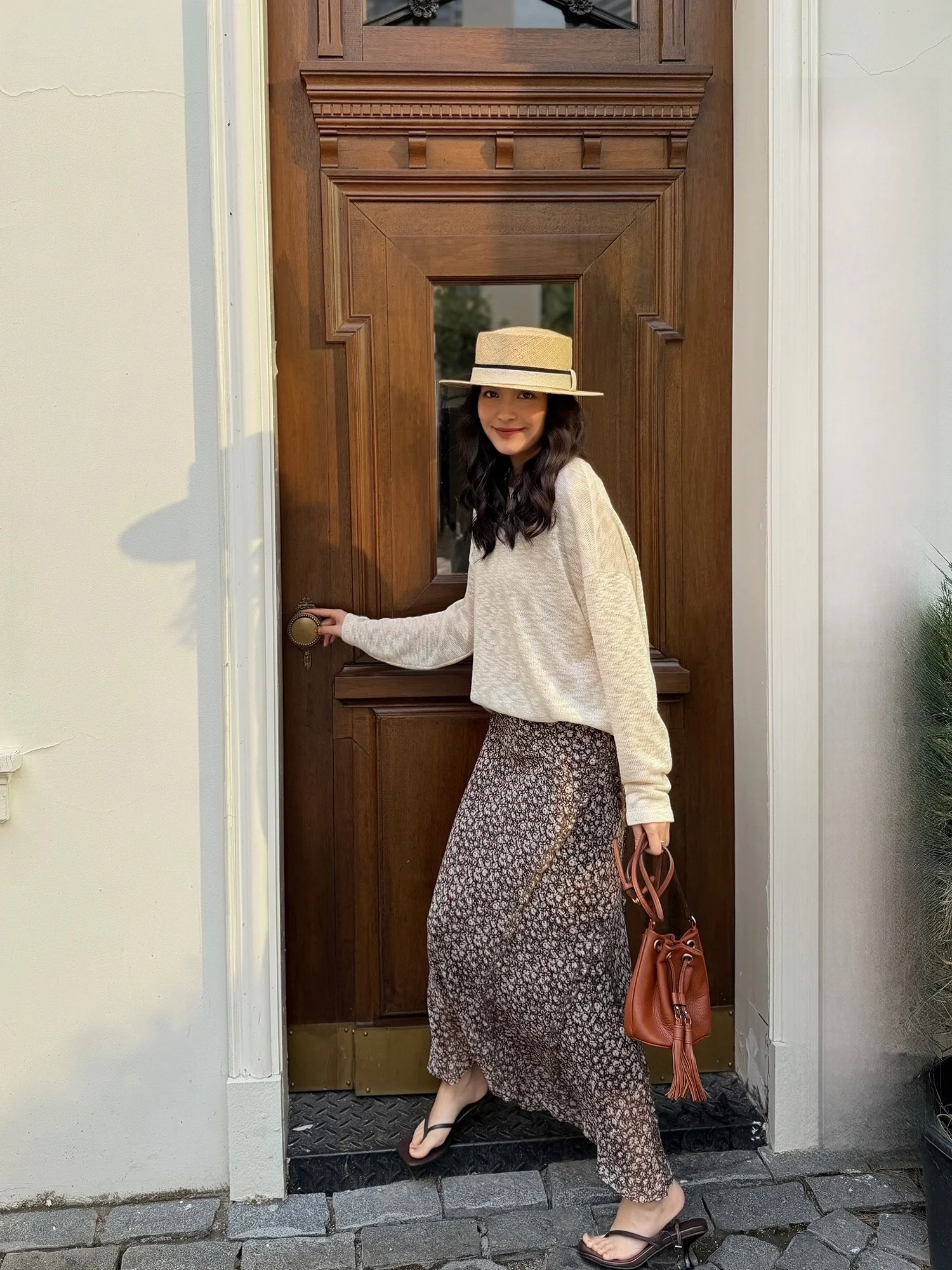 Оригинальная длинная юбка Elwing из струящегося шифона с цветочным принтом в розово-коричневых тонах, асимметричная, приталенная, с эластичной талией, H-образный силуэт, женская юбка
Оригинальная длинная юбка Elwing из струящегося шифона с цветочным принтом в розово-коричневых тонах, асимметричная, приталенная, с эластичной талией, H-образный силуэт, женская юбка