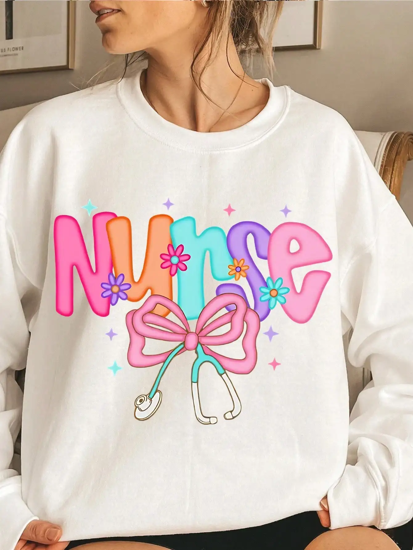 Женская свободная толстовка с длинными рукавами, красочным принтом «Медсестра» и бантом в виде стетоскопа
Женская свободная толстовка с длинными рукавами, красочным принтом «Медсестра» и бантом в виде стетоскопа