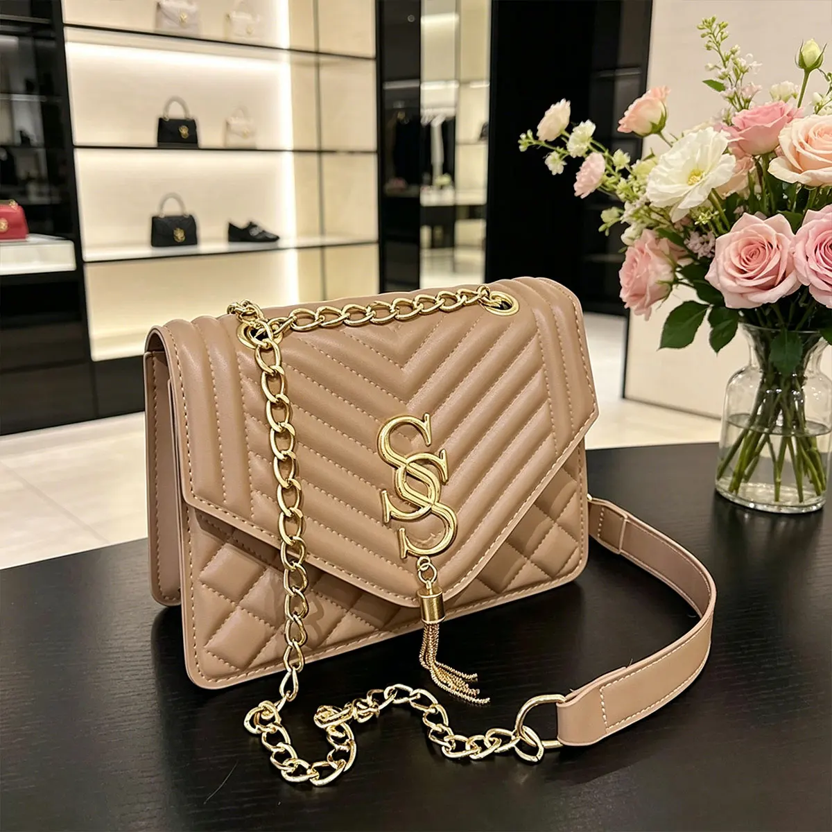 Light Luxury Elegant Argyle Quilted Chain Small Square Bag Metal Letter Tassel Diagonal Crossbody Bags Commuter Shoulder Bag
Light Luxury Elegant Argyle Quilted Chain Small Square Bag Metal Letter Tassel Diagonal Crossbody Bags Commuter Shoulder Bag