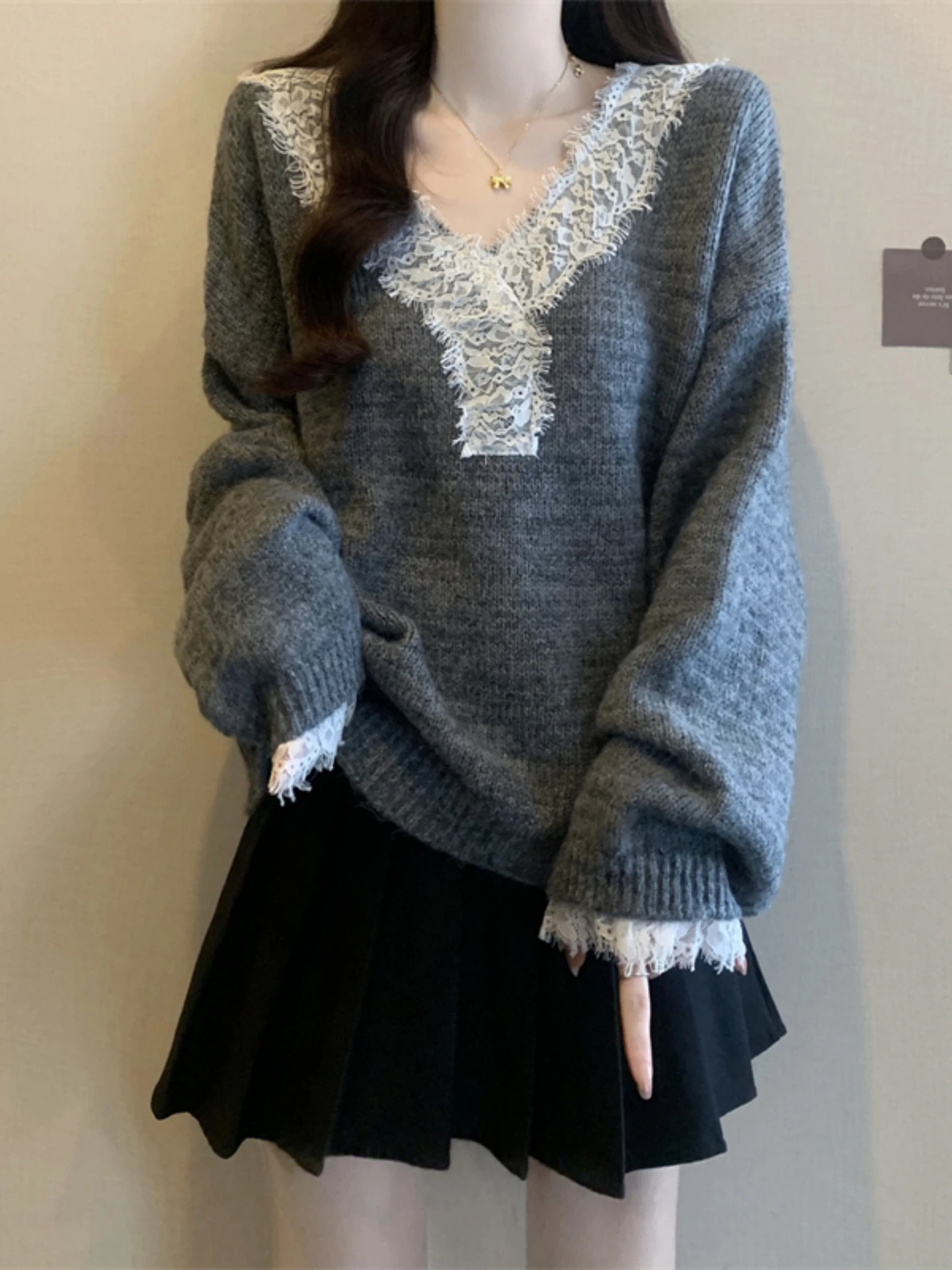 Gray Lace Trim V-Neck Knitted Base Shirt Sweater Women's Style Spring Autumn plus Size Big MM High-End Feeling Top
Gray Lace Trim V-Neck Knitted Base Shirt Sweater Women's Style Spring Autumn plus Size Big MM High-End Feeling Top