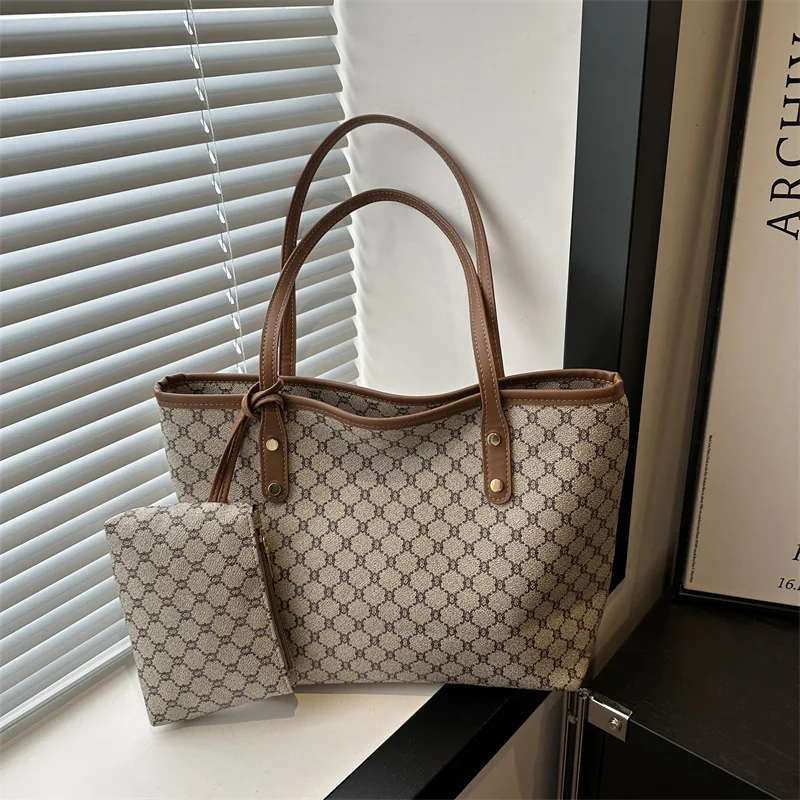 Large Capacity Women's Commute Tote Bag, New Style, Aesthetic Niche Trendy Shoulder Bag, High-Quality Ladies Handbag
Large Capacity Women's Commute Tote Bag, New Style, Aesthetic Niche Trendy Shoulder Bag, High-Quality Ladies Handbag