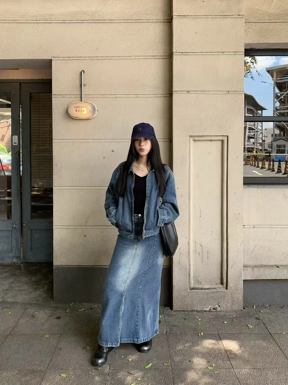 Women's Denim Jacket And Skirt Set Zipper Collar Jeanswear Casual Style Midweight Long Sleeve for Autumn Season
Women's Denim Jacket And Skirt Set Zipper Collar Jeanswear Casual Style Midweight Long Sleeve for Autumn Season