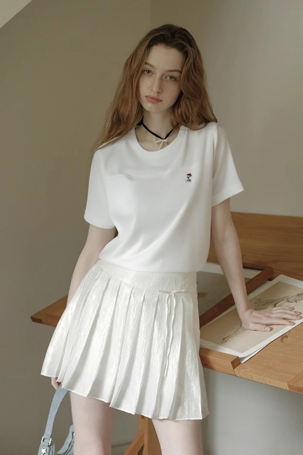VIMLY Women Casual Tee 2025 Summer Short Sleeve Crew Neck Straight T-Shirts Pocket with Embroidery Top Office Simple Streetwear
VIMLY Women Casual Tee 2025 Summer Short Sleeve Crew Neck Straight T-Shirts Pocket with Embroidery Top Office Simple Streetwear