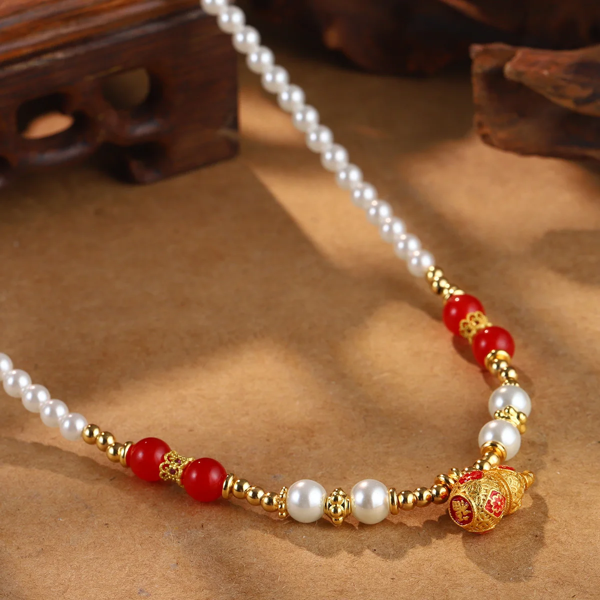 Elegant White Pearl Red Agate Beaded Choker Necklace Vintage Wu Lou Hulu Gourd Lucky Amulet Palace Jewelry for Women
Elegant White Pearl Red Agate Beaded Choker Necklace Vintage Wu Lou Hulu Gourd Lucky Amulet Palace Jewelry for Women