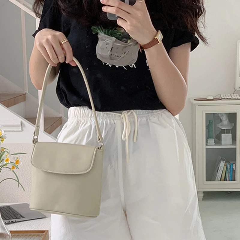 Modern Korean INS Trendsetter Universal Design Red Sling Bucket Bag For Females Self-Made
Modern Korean INS Trendsetter Universal Design Red Sling Bucket Bag For Females Self-Made
