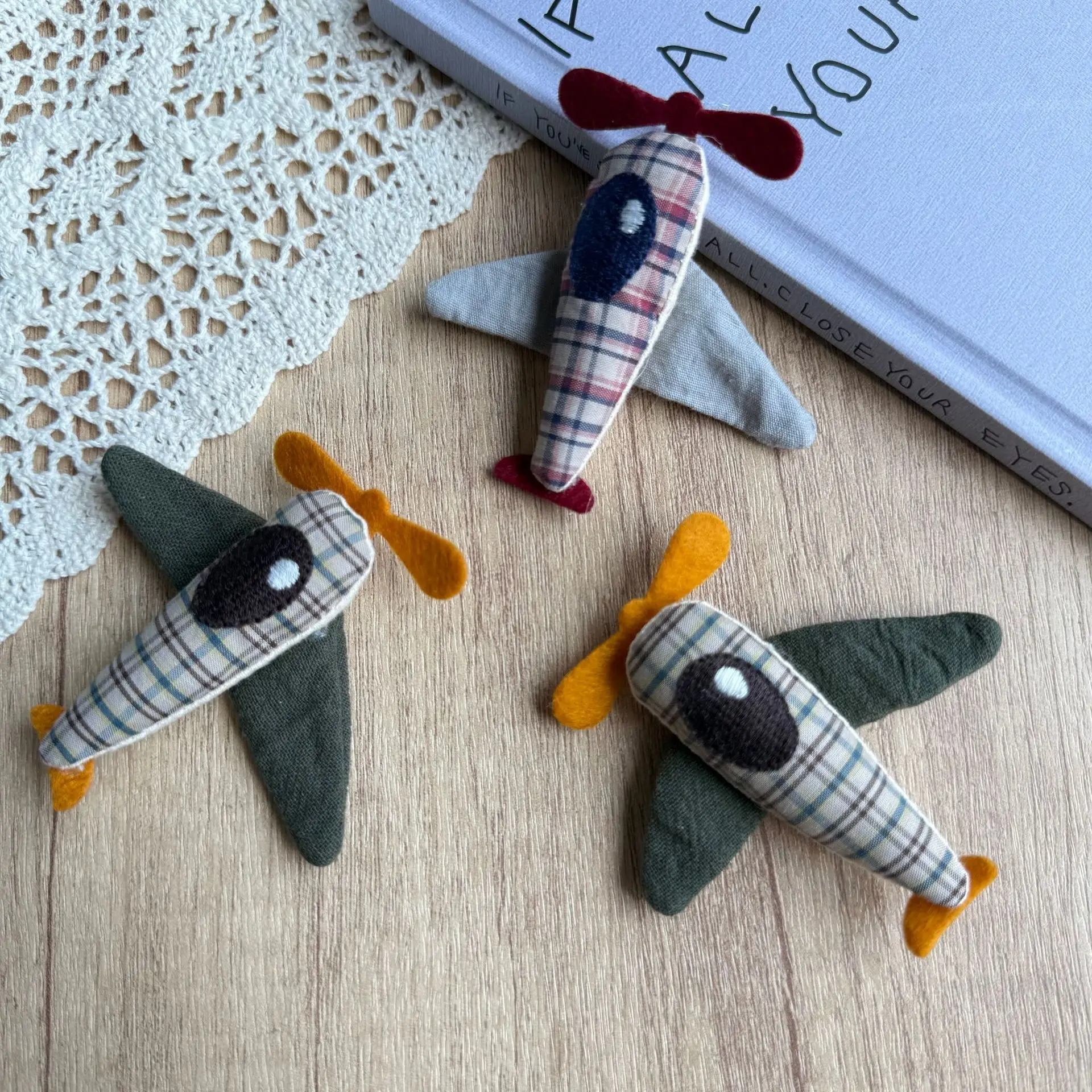 Cartoon Dinosaur Airplane Brooch Cotton Linen Fabric Handmade for DIY Bag Clothing Embellishment Premium
Cartoon Dinosaur Airplane Brooch Cotton Linen Fabric Handmade for DIY Bag Clothing Embellishment Premium