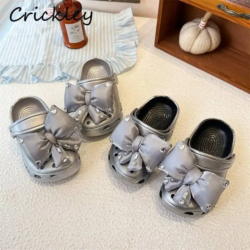 Big Bow Crystal Girls Princess Slippers Summer Silver EVA Children Clogs Beach Shoes Soft Non Slip Kids Fashion Slippers
Big Bow Crystal Girls Princess Slippers Summer Silver EVA Children Clogs Beach Shoes Soft Non Slip Kids Fashion Slippers