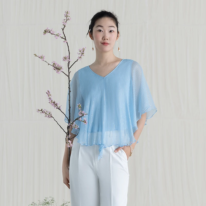 Gold Thread Silk Women's Shirt with Lace Hemline Short Loose Fit V-Neck Pure Color Summer Fashion Show Living on the Left
Gold Thread Silk Women's Shirt with Lace Hemline Short Loose Fit V-Neck Pure Color Summer Fashion Show Living on the Left