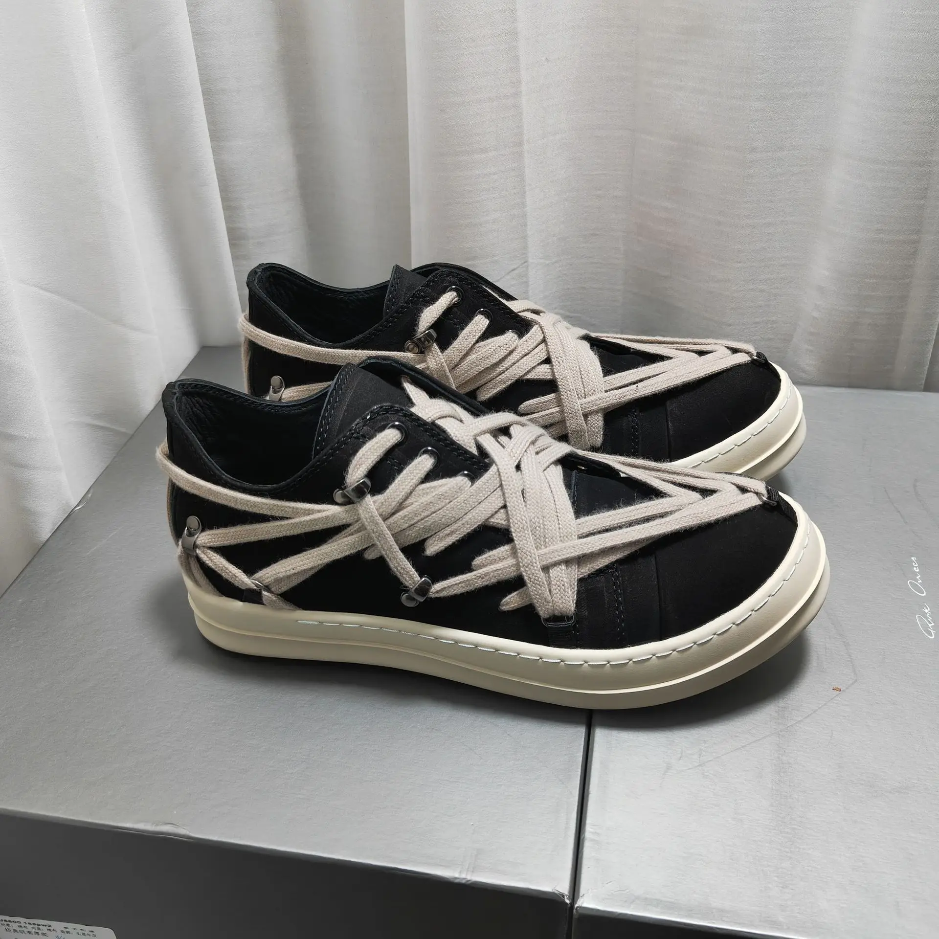 Low Cut Men's Casual Single Shoes Top Quality Straps Leather Thick Sole All Match Fashion Couples Unisex Sneakers Mules
Low Cut Men's Casual Single Shoes Top Quality Straps Leather Thick Sole All Match Fashion Couples Unisex Sneakers Mules