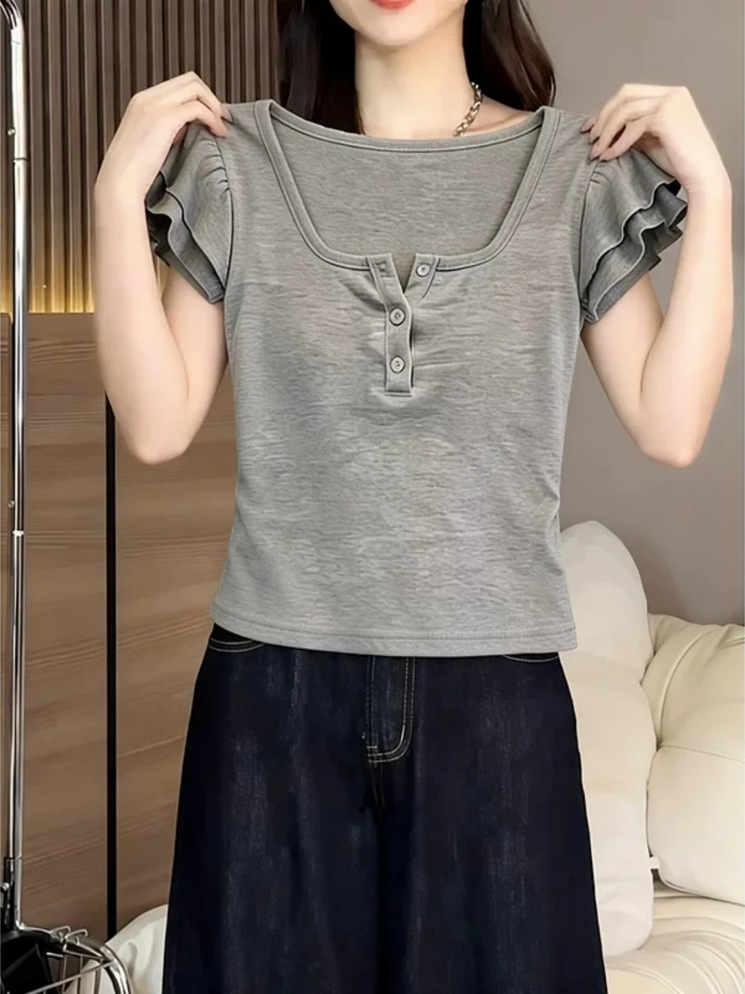 Chic Sleeveless Pure Color T-Shirt Sweet Style Base Layer Shirt Versatile Summer Fashionable Top for Younger Looking
Chic Sleeveless Pure Color T-Shirt Sweet Style Base Layer Shirt Versatile Summer Fashionable Top for Younger Looking