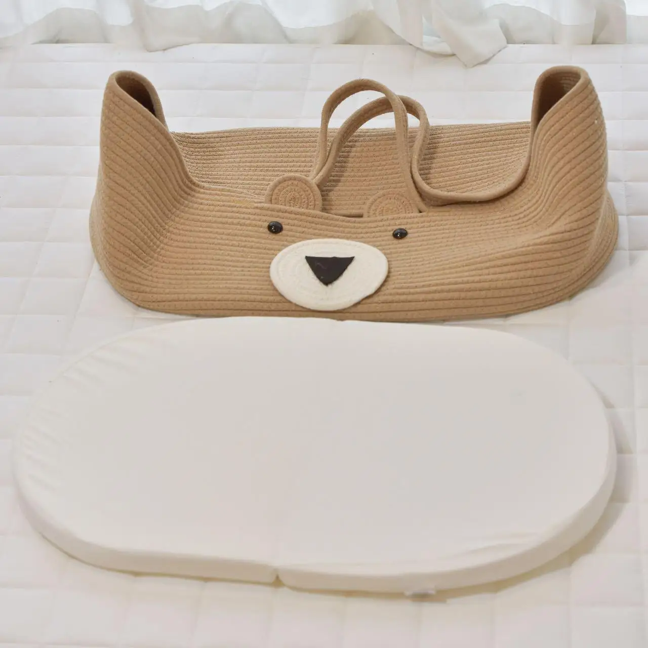 Portable Baby Cradle Mat Newborn Baby Bedding Silk Cover 10% Soybean Fiber 90% Polyester Fiber Child Suitable Mattress
Portable Baby Cradle Mat Newborn Baby Bedding Silk Cover 10% Soybean Fiber 90% Polyester Fiber Child Suitable Mattress