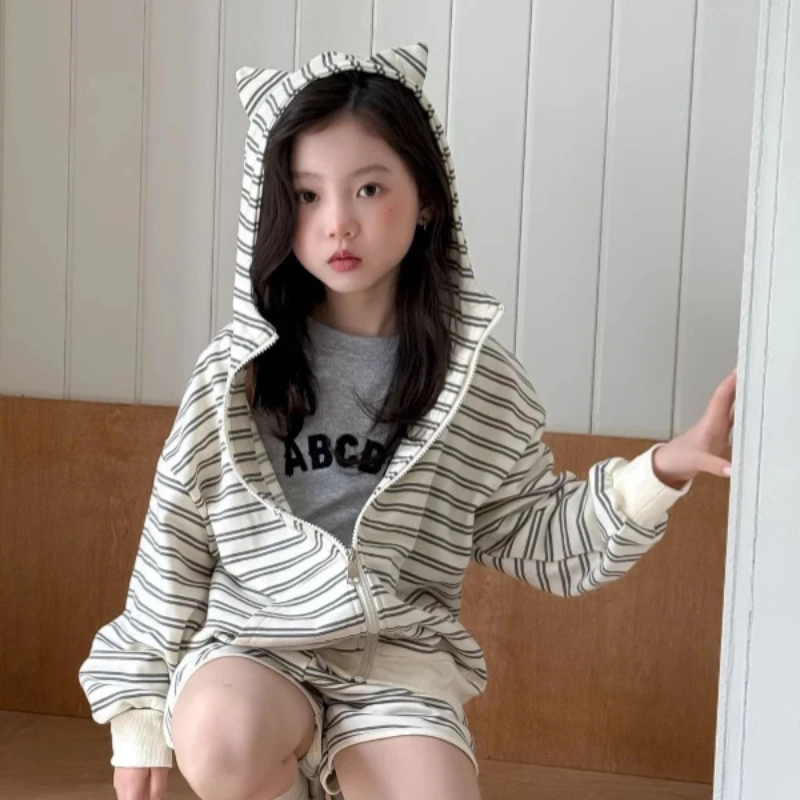 Children's suit Spring 2025 Korean girls' Cat's ears hooded striped coat shorts suit Nubao casual two-piece set
Children's suit Spring 2025 Korean girls' Cat's ears hooded striped coat shorts suit Nubao casual two-piece set