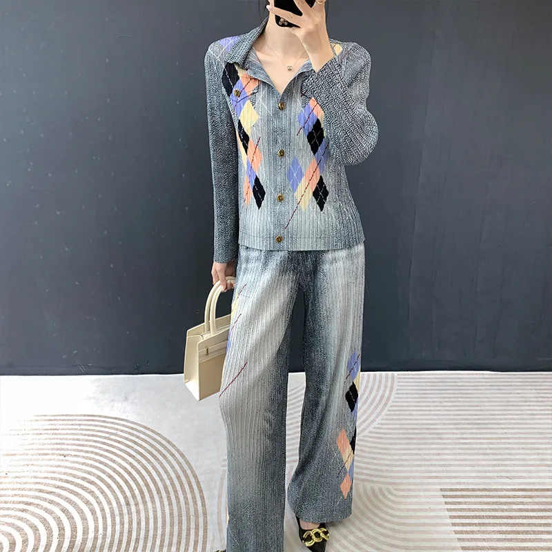 Miyake Pleated Women's Imitation Denim Casual Suit 2026 New Long-sleeved Buttoned Jacket + Casual Straight Pants Two-piece Set
Miyake Pleated Women's Imitation Denim Casual Suit 2026 New Long-sleeved Buttoned Jacket + Casual Straight Pants Two-piece Set