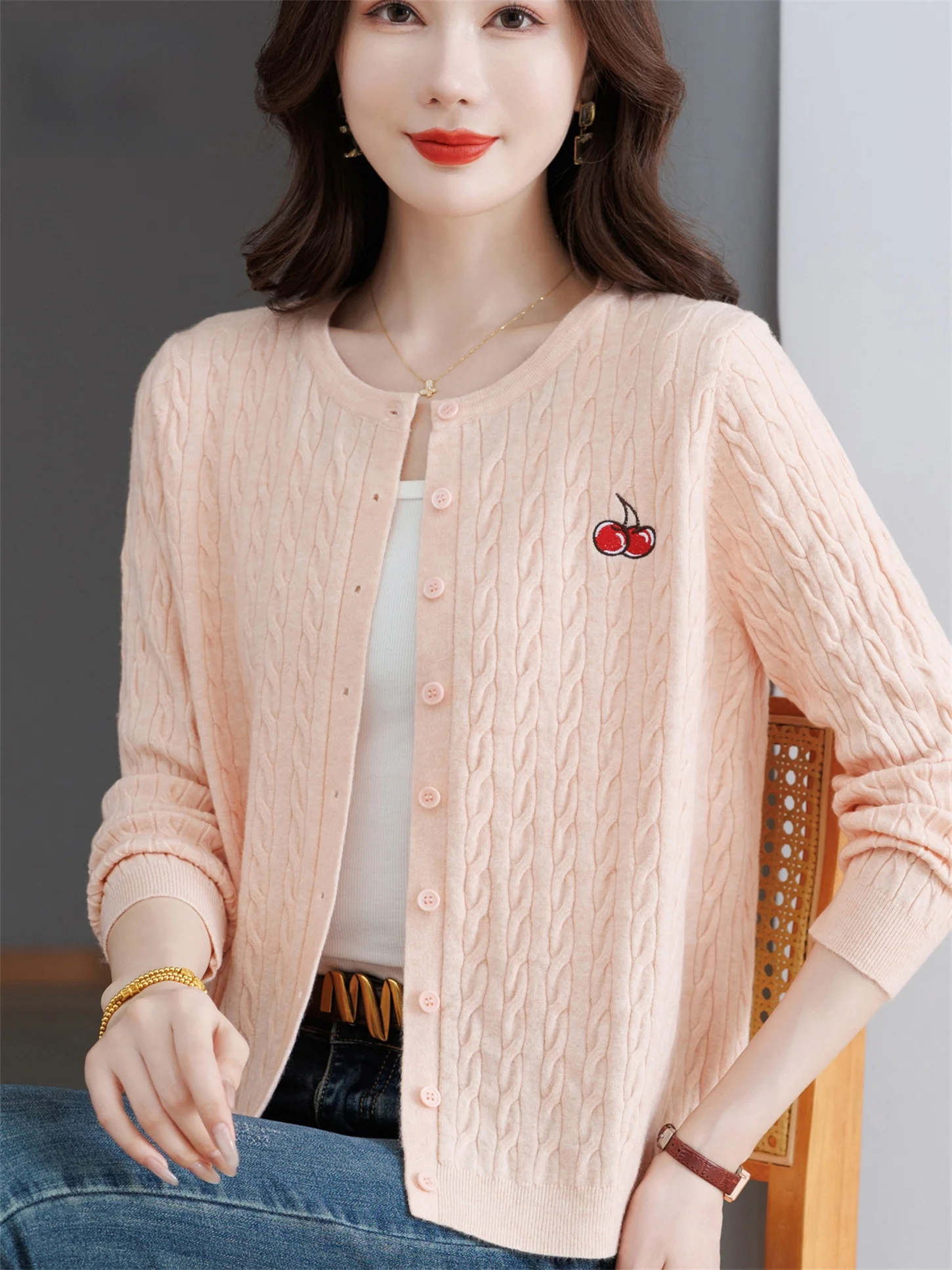 Модный вязаный открытый кардиган, круглый свободный женский повседневный верхний костюм для среднего возраста и ли, весна-осень, новый Sle
Модный вязаный открытый кардиган, круглый свободный женский повседневный верхний костюм для среднего возраста и ли, весна-осень, новый Sle