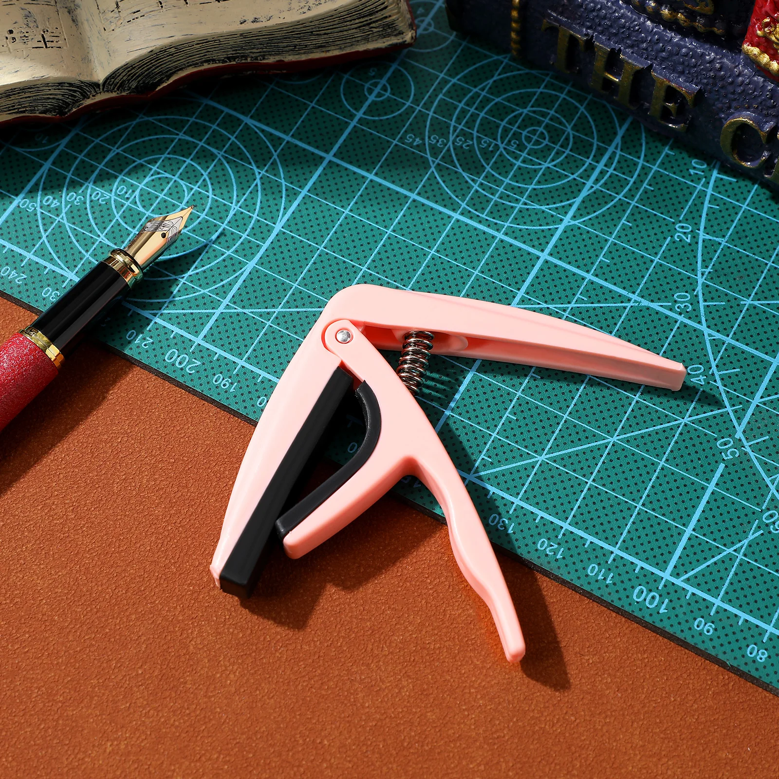 Ukulele Capo For Acoustic Ukelele Silicone Padding Zinc Alloy Quick Release Clip Accessory Beginner Players Pink
Ukulele Capo For Acoustic Ukelele Silicone Padding Zinc Alloy Quick Release Clip Accessory Beginner Players Pink