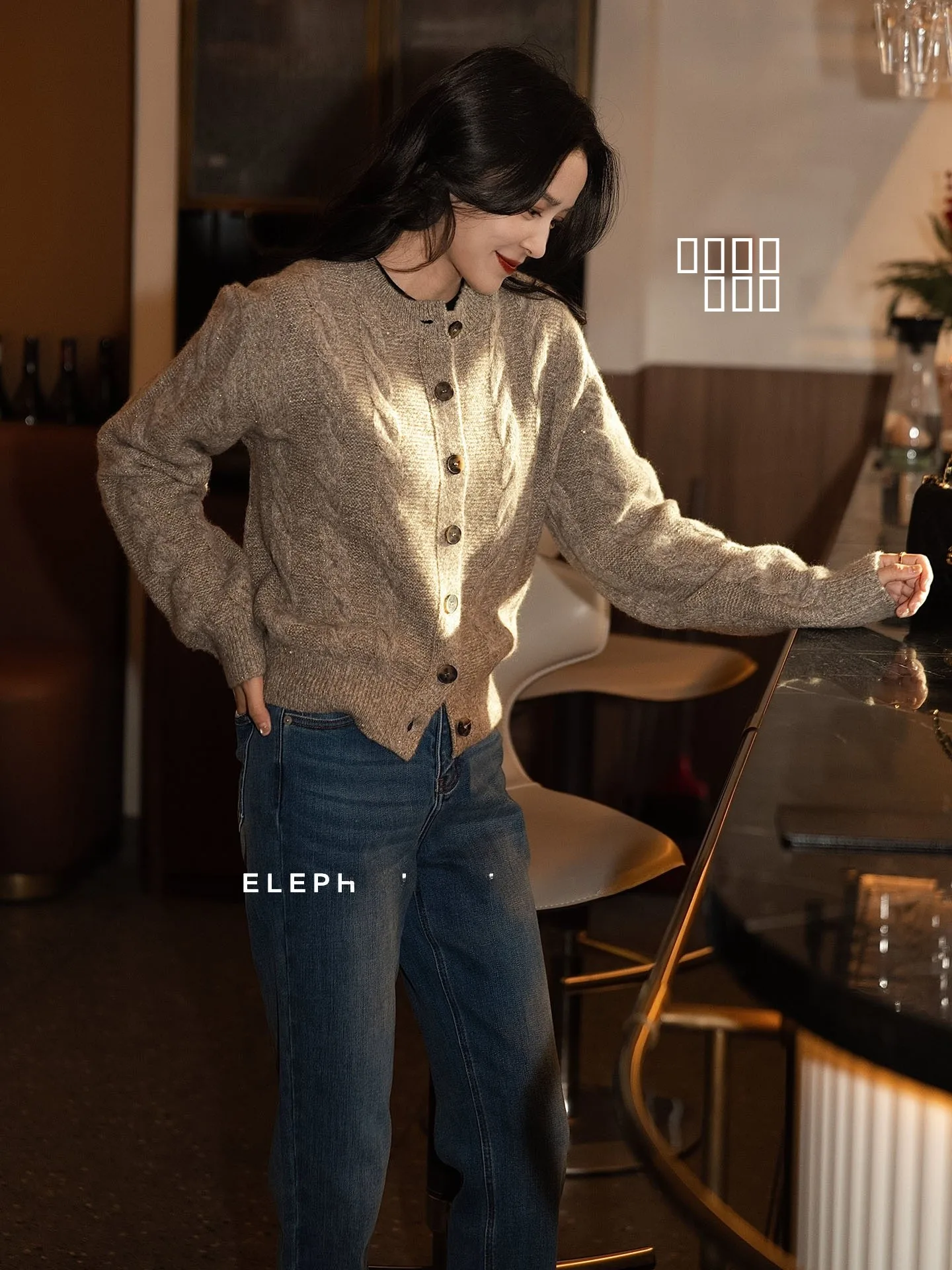 Вязаный кардиган-накидка из смесовой шерсти с узором «Олень» (Ocelot), повседневный, длинный рукав, теплый зимний шерстяной пальто-накидка
Вязаный кардиган-накидка из смесовой шерсти с узором «Олень» (Ocelot), повседневный, длинный рукав, теплый зимний шерстяной пальто-накидка