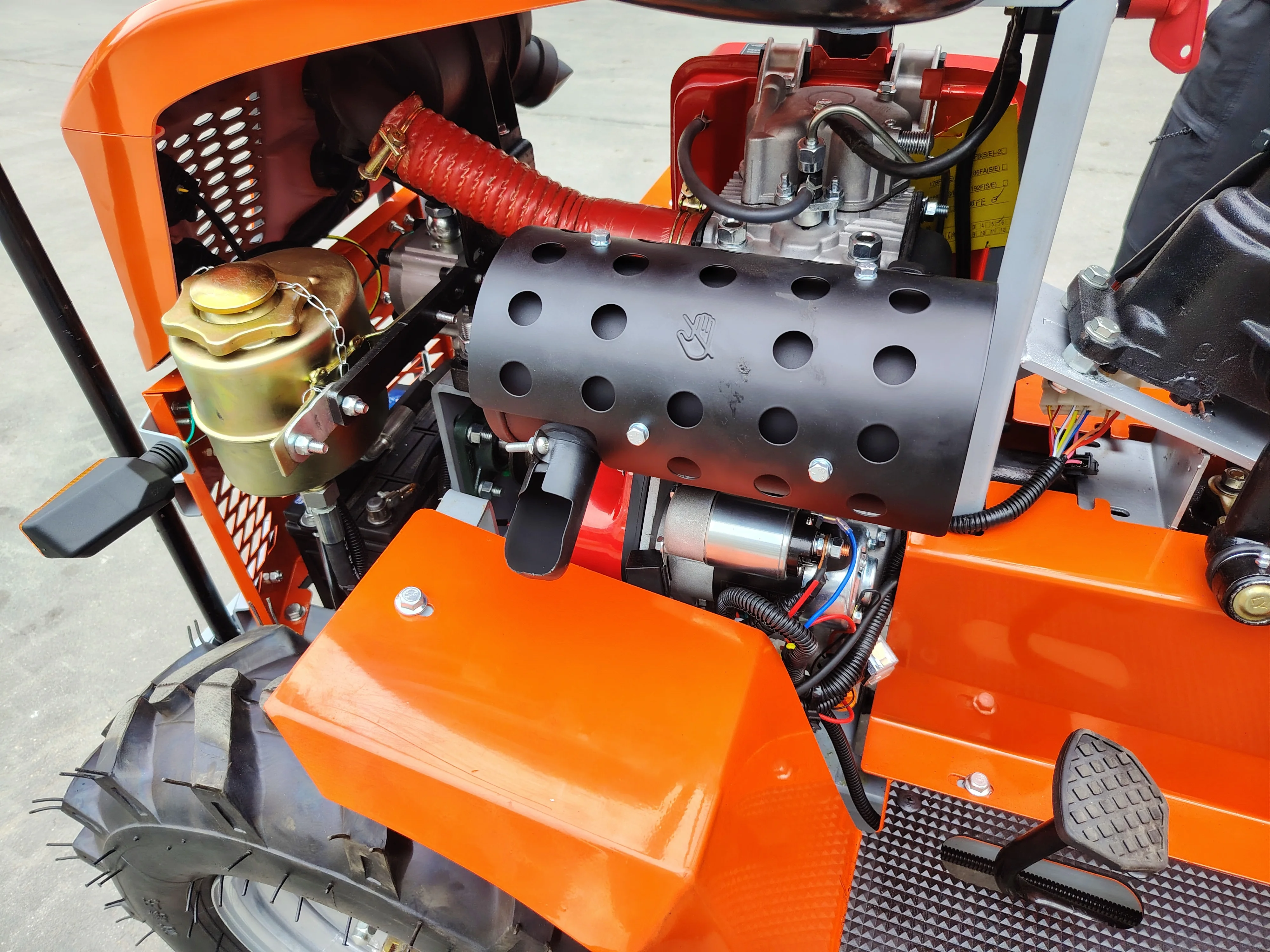 Narrow Body Orchard Special Agricultural Tractor with Reliable PTO, Compatible All Kinds Attachments & Implements for Dense Frui
Narrow Body Orchard Special Agricultural Tractor with Reliable PTO, Compatible All Kinds Attachments & Implements for Dense Frui