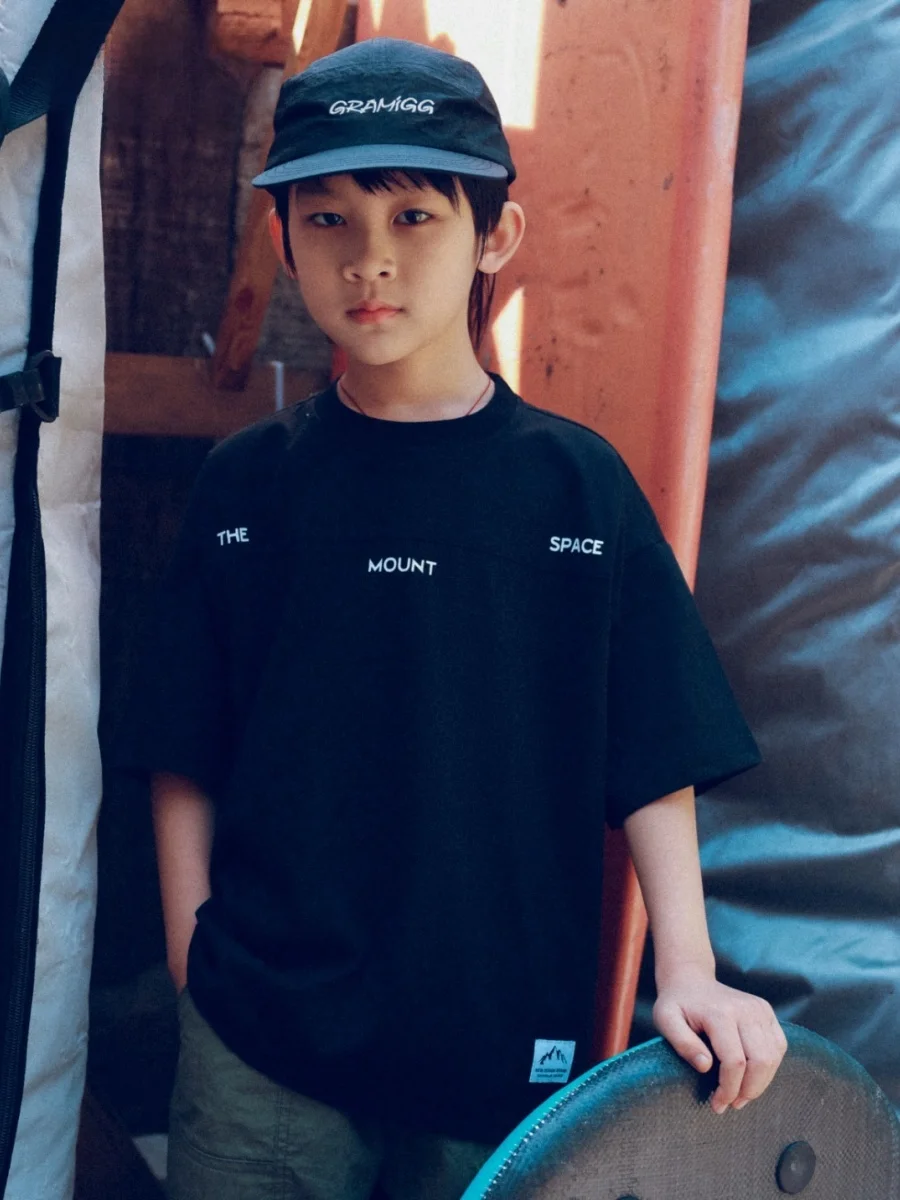 FaceC Summer 2026 Boys' T-Shirt Letter Print Moisture Wicking Loose Fit Short Sleeve round Neck Cotton Polyester Blend Kids' Top
FaceC Summer 2026 Boys' T-Shirt Letter Print Moisture Wicking Loose Fit Short Sleeve round Neck Cotton Polyester Blend Kids' Top