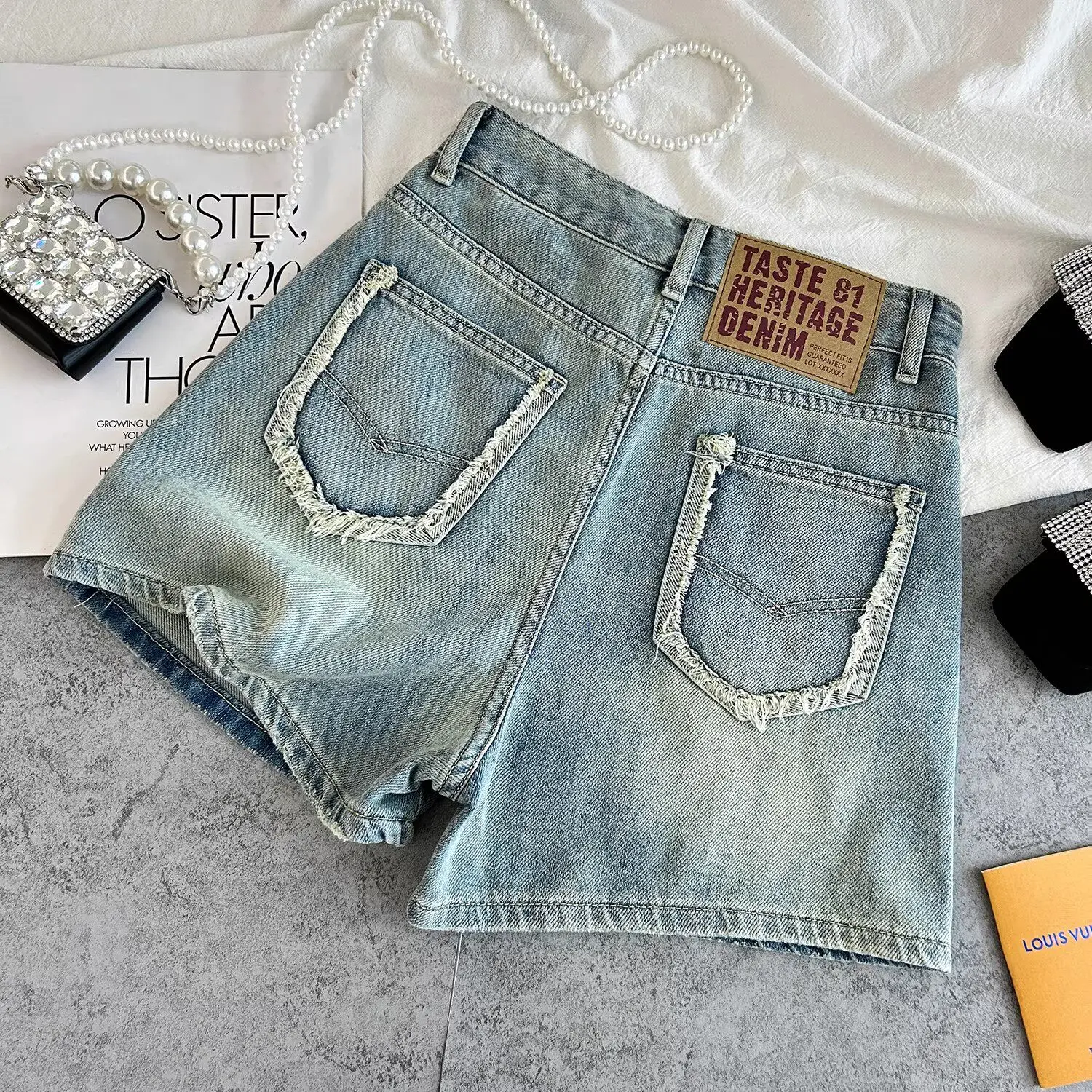 High Waist A-Line Wide Leg Short Jeans Women's Loose Slimming Summer Cotton Stretch Denim High Waist Zipper Closure Wear Resi...
High Waist A-Line Wide Leg Short Jeans Women's Loose Slimming Summer Cotton Stretch Denim High Waist Zipper Closure Wear Resi...