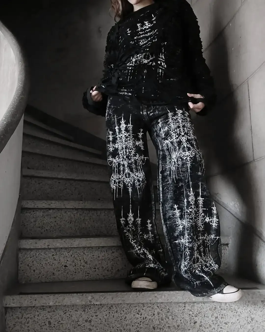 Y2K винтажные блестящие серые, черные мешковатые джинсы для мужчин и женщин High Street Harajuku, готические брюки для скейтборда, модные широкие брюки
Y2K винтажные блестящие серые, черные мешковатые джинсы для мужчин и женщин High Street Harajuku, готические брюки для скейтборда, модные широкие брюки