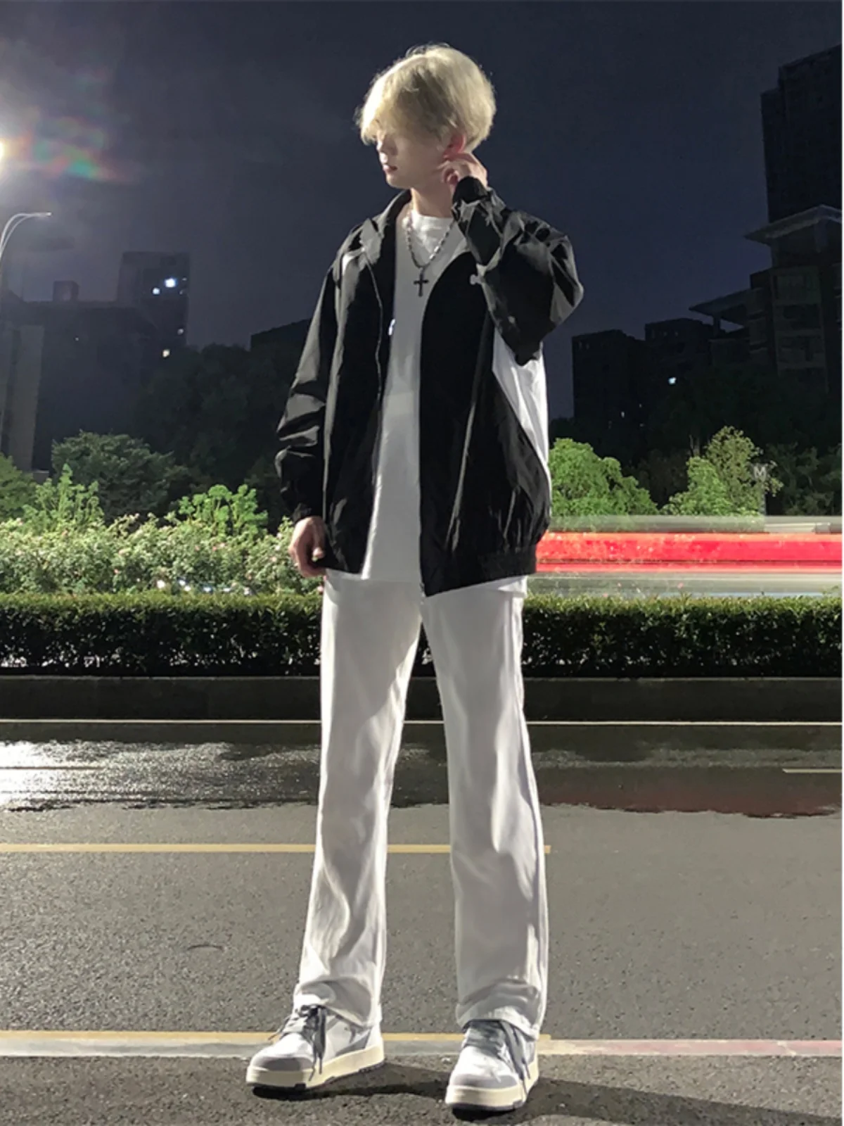 Белые свободные прямые джинсы для мужчин, модные брендовые брюки-клеш в американском стиле, повседневные длинные брюки
Белые свободные прямые джинсы для мужчин, модные брендовые брюки-клеш в американском стиле, повседневные длинные брюки