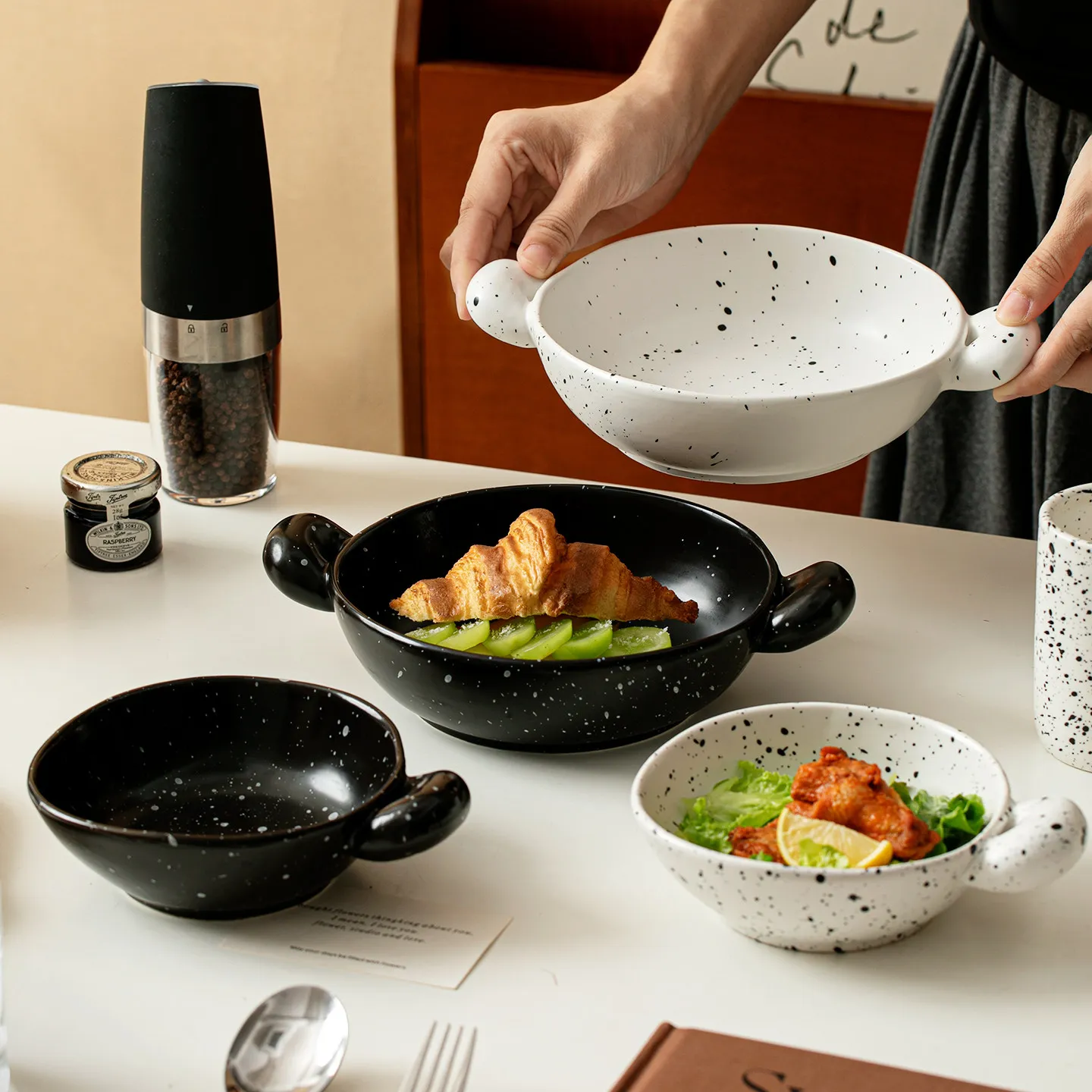 Nordic Ink Ceramic Ear Bowl Household Rice Noodle Soup Salad Bowl Table Decoration Breakfast Yogurt Bowl Splash Tableware
Nordic Ink Ceramic Ear Bowl Household Rice Noodle Soup Salad Bowl Table Decoration Breakfast Yogurt Bowl Splash Tableware