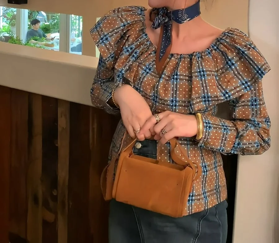 2026 Early Autumn New Off-shoulder Yellow Polka Dot Plaid Shirt Temperament Two Wear Ruffle Shirt
2026 Early Autumn New Off-shoulder Yellow Polka Dot Plaid Shirt Temperament Two Wear Ruffle Shirt