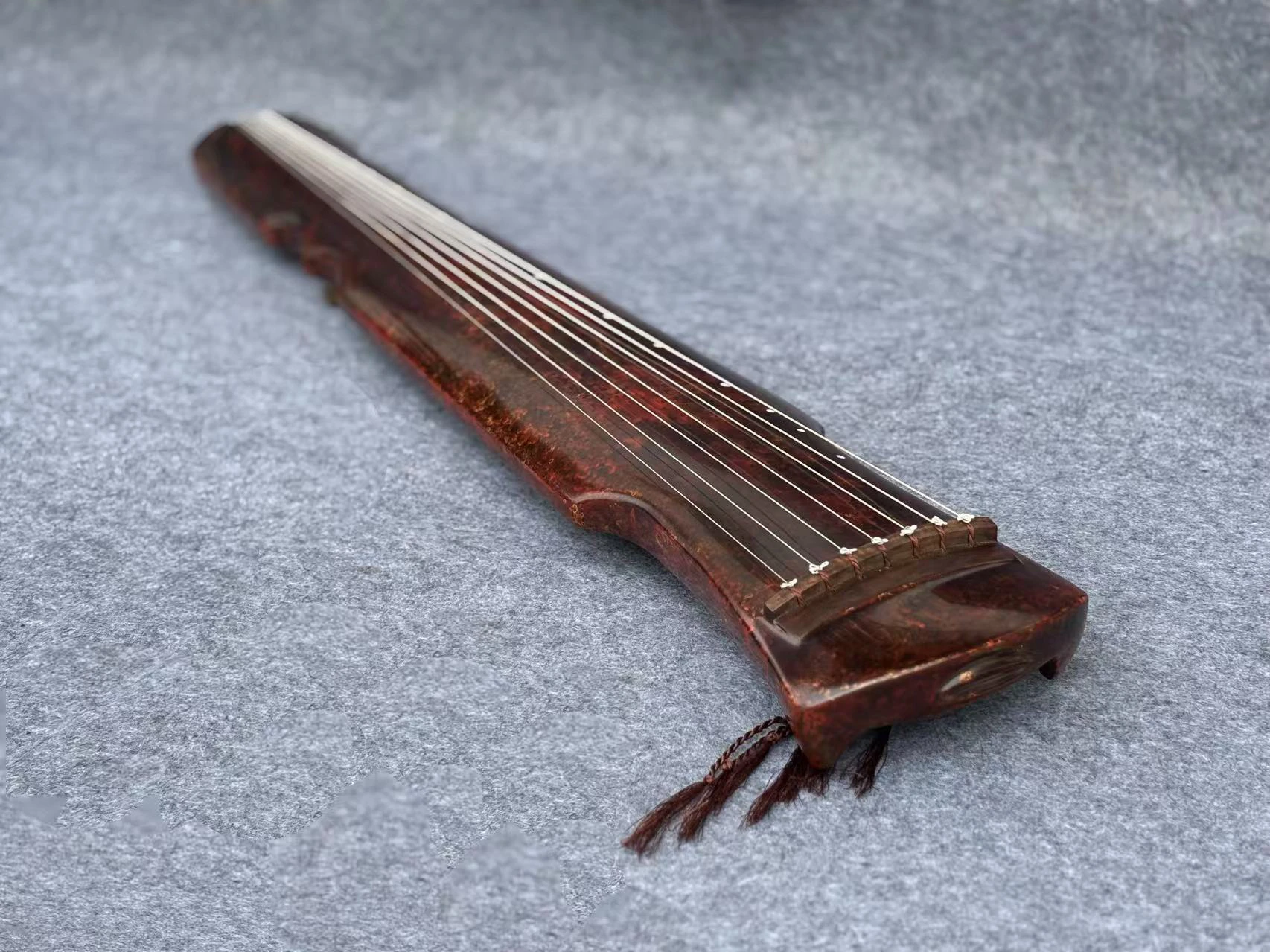 Guqin Fuxi style Suitable for beginners, teachers, and performers Chinese string instruments
Guqin Fuxi style Suitable for beginners, teachers, and performers Chinese string instruments