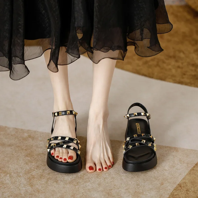 Sandals Muffin Soft Bottom Small Sandals Women Fairy All-Match French sle Platform Increased 34 Rivet Sheepskin Rome W884
Sandals Muffin Soft Bottom Small Sandals Women Fairy All-Match French sle Platform Increased 34 Rivet Sheepskin Rome W884