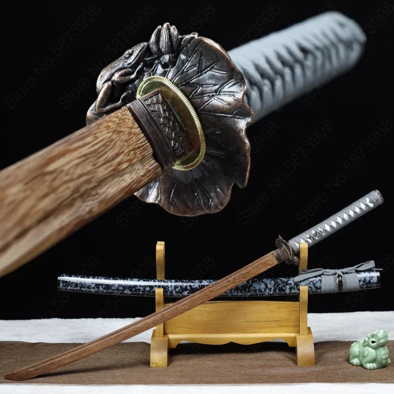 103 см японская деревянная Катана Iaido, реквизит для тренировок, деревянный меч, Бушидо, обучение кассии, сиамэ для косплея
103 см японская деревянная Катана Iaido, реквизит для тренировок, деревянный меч, Бушидо, обучение кассии, сиамэ для косплея