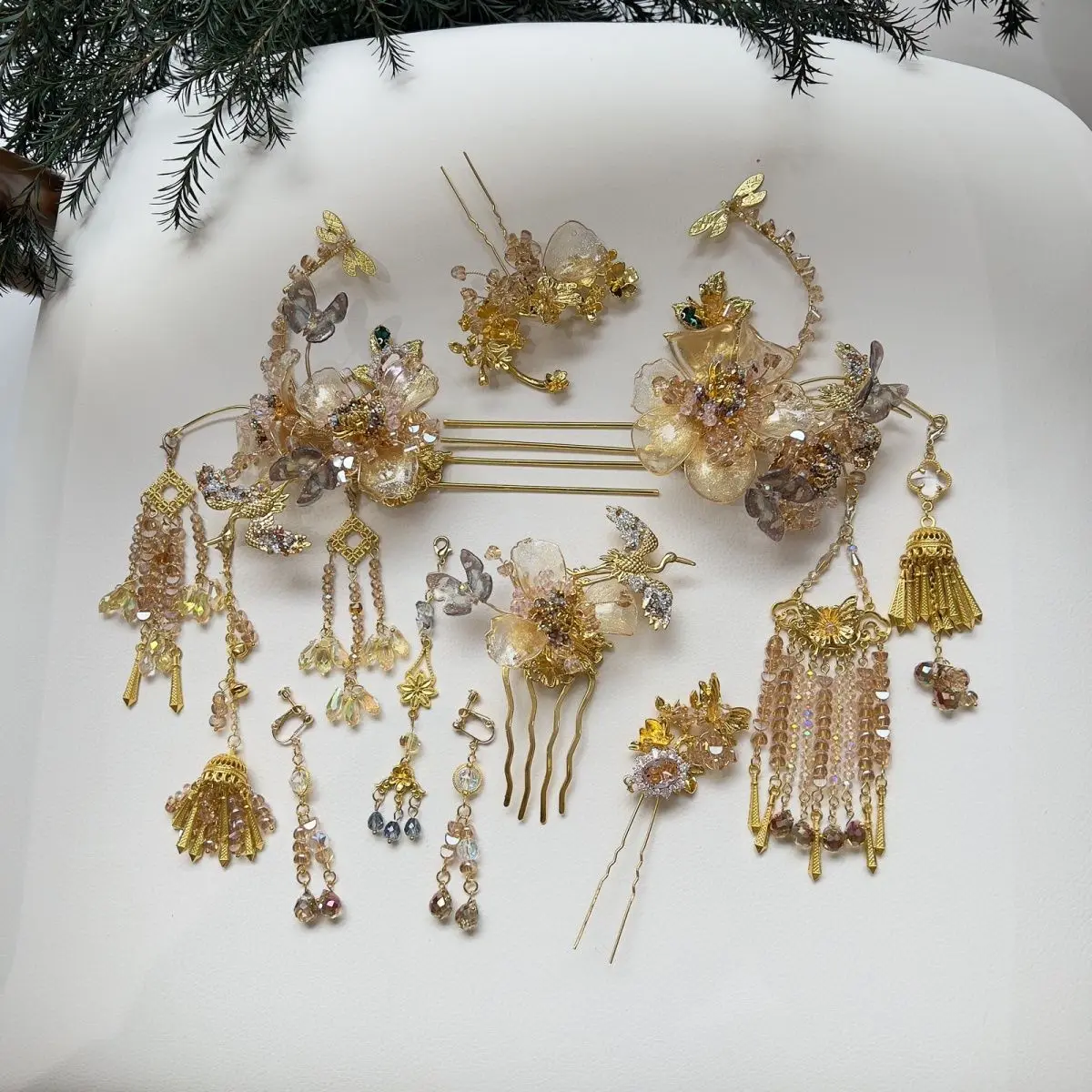 Ancient Chinese Bride's Heavy Work Head Ornament Handmade Flower Tassel Forehead Wedding Hair Accessory
Ancient Chinese Bride's Heavy Work Head Ornament Handmade Flower Tassel Forehead Wedding Hair Accessory