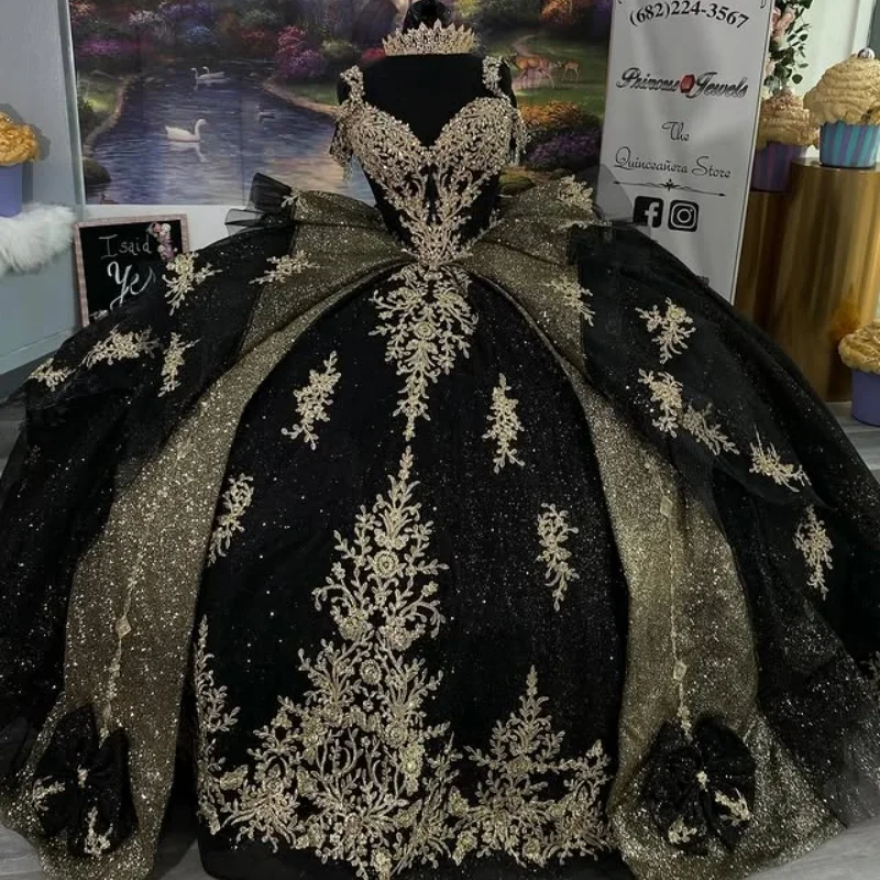 Customized Shiny Black Quinceanera Dresses Off the Shoulder glitter applique Tull Long tail layering Vestido 15 Quinceanera
Customized Shiny Black Quinceanera Dresses Off the Shoulder glitter applique Tull Long tail layering Vestido 15 Quinceanera