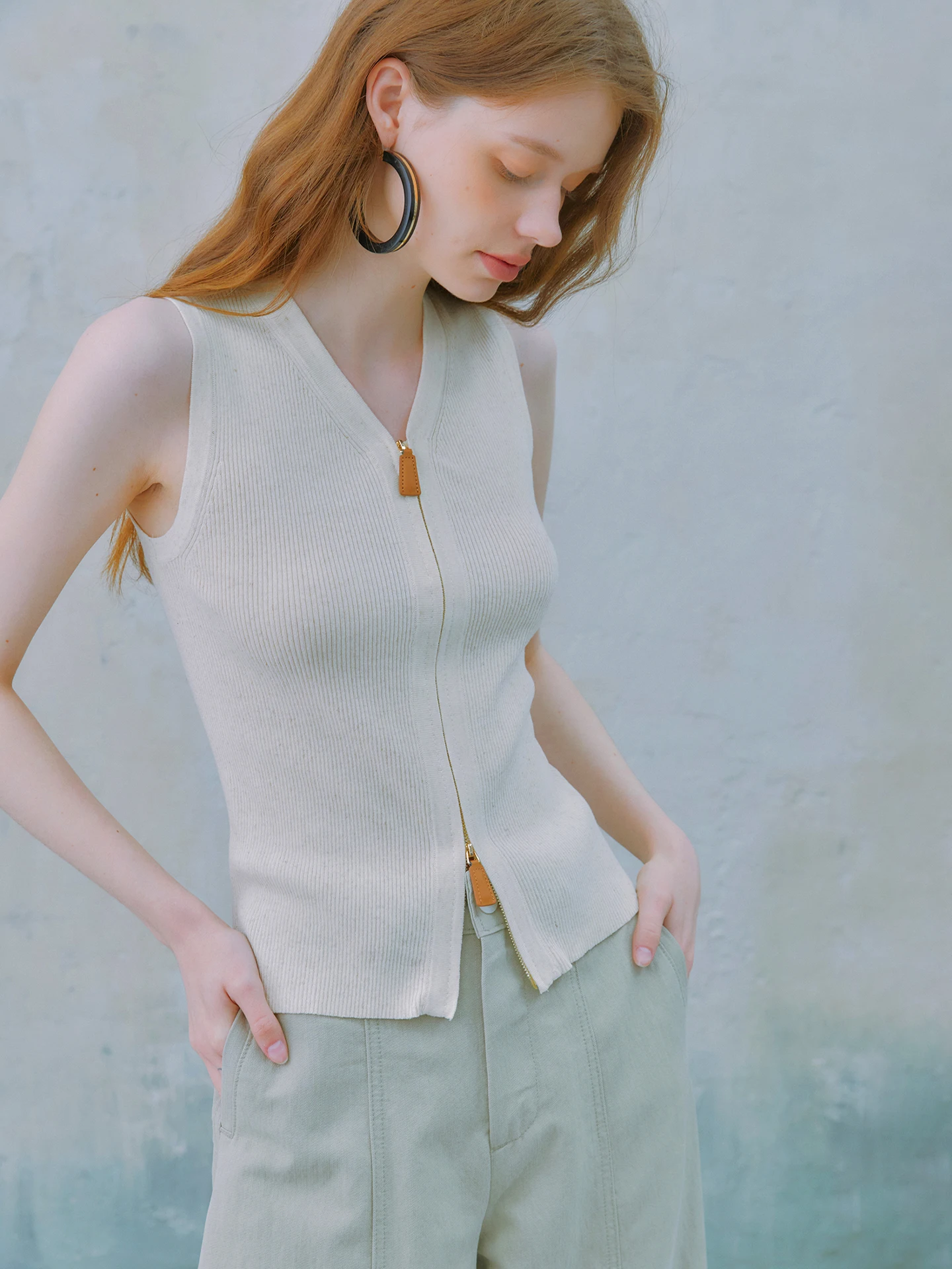 Oz Simplified Sequence Double Zipper V-neck Knitted Vest Women Spring Summer Linen Lyocell Sleeveless Top Breathable
Oz Simplified Sequence Double Zipper V-neck Knitted Vest Women Spring Summer Linen Lyocell Sleeveless Top Breathable
