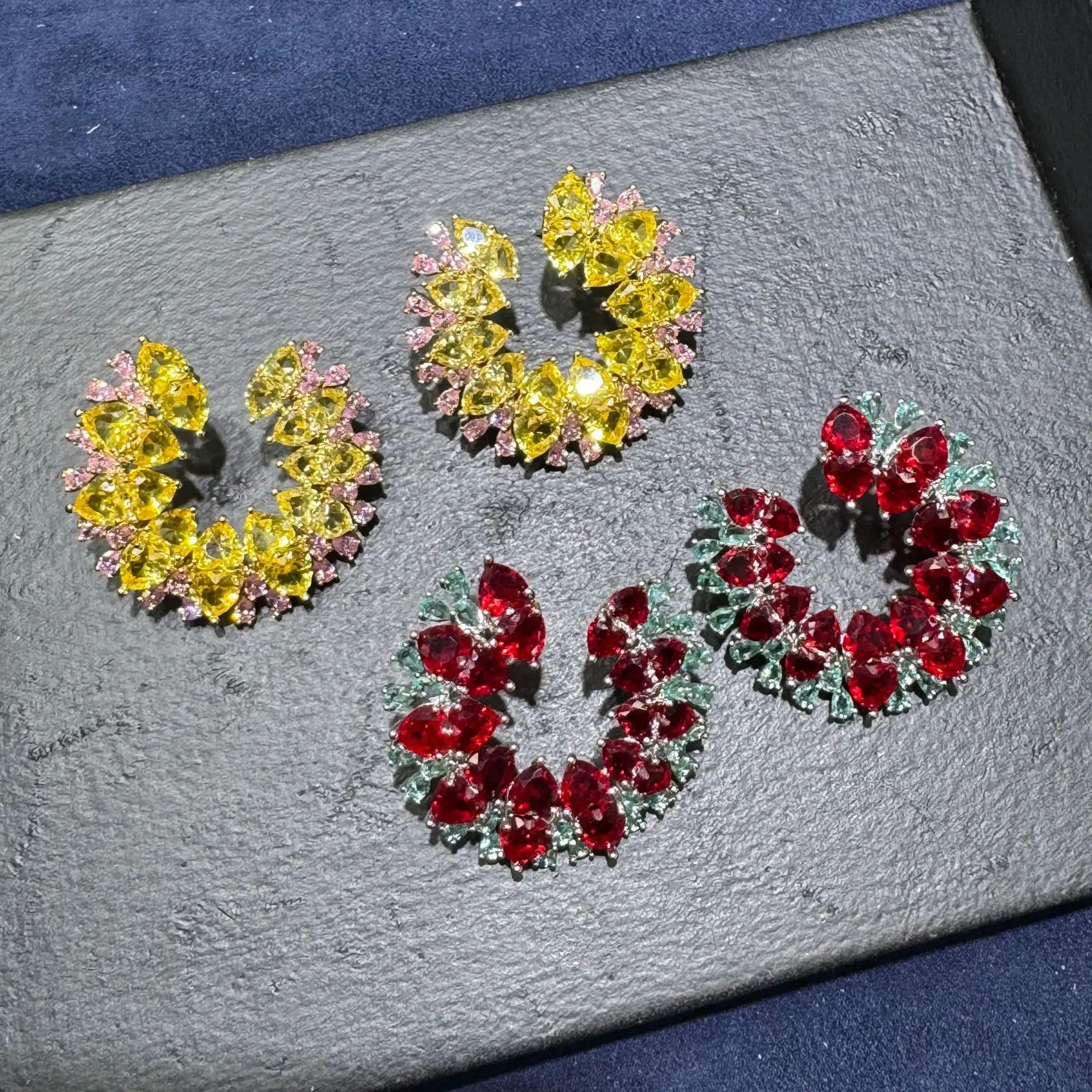 red yellow zircon stud earrings for women cute jewelry C shape round earrings sweet gift
red yellow zircon stud earrings for women cute jewelry C shape round earrings sweet gift