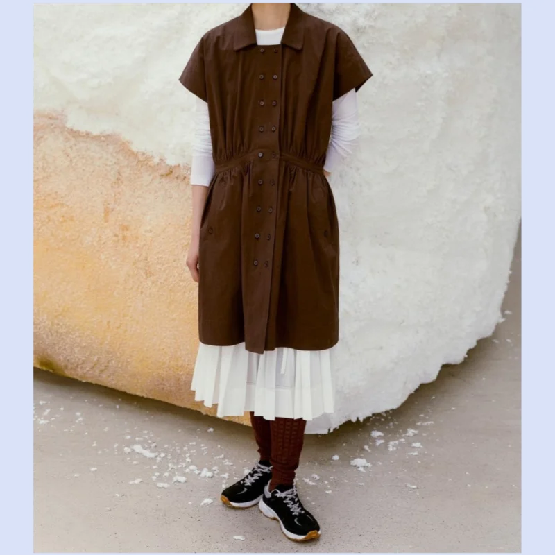 26 year spring/summer new Korean style short sleeved A-line minimalist style lapel and waist cinched shirt dress
26 year spring/summer new Korean style short sleeved A-line minimalist style lapel and waist cinched shirt dress