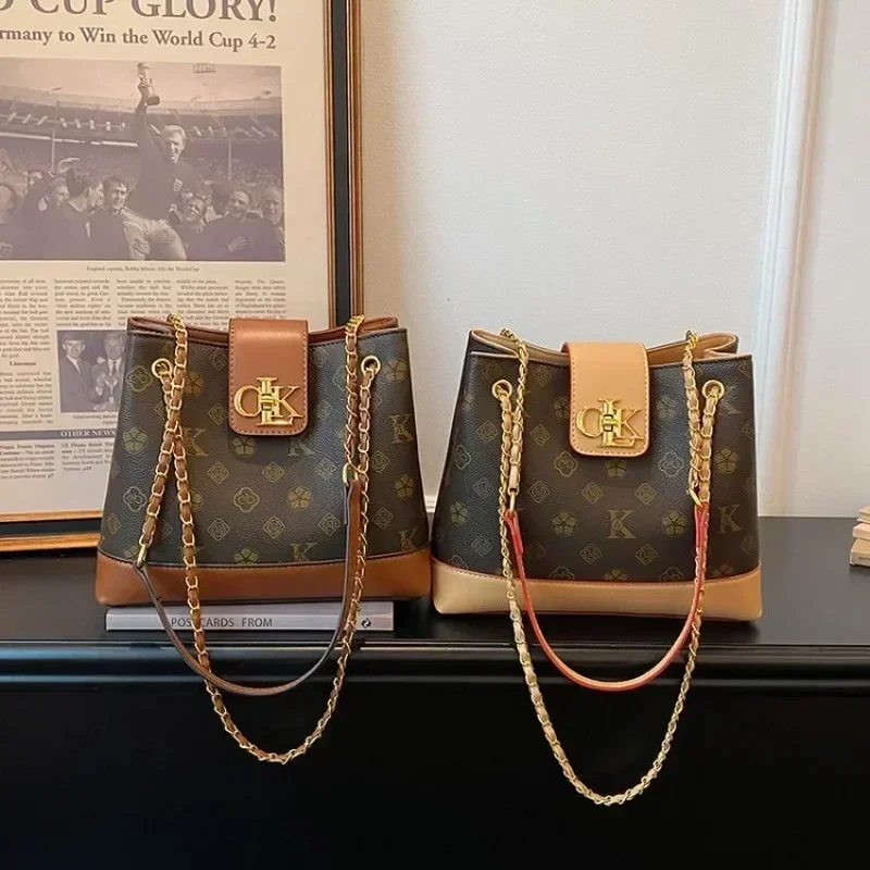 Trendy Fashionable Diaper Bag Solid Color Commuter Women Leather Handbag Shoulder Bag Crossbody Vintage
Trendy Fashionable Diaper Bag Solid Color Commuter Women Leather Handbag Shoulder Bag Crossbody Vintage