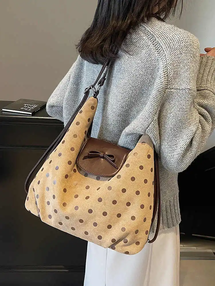Korean Large Capacity Dot Tote Bag Versatile Commuting Splicing One Shoulder Pack Women 2025 New Cute Bow Decoration Backpack
Korean Large Capacity Dot Tote Bag Versatile Commuting Splicing One Shoulder Pack Women 2025 New Cute Bow Decoration Backpack
