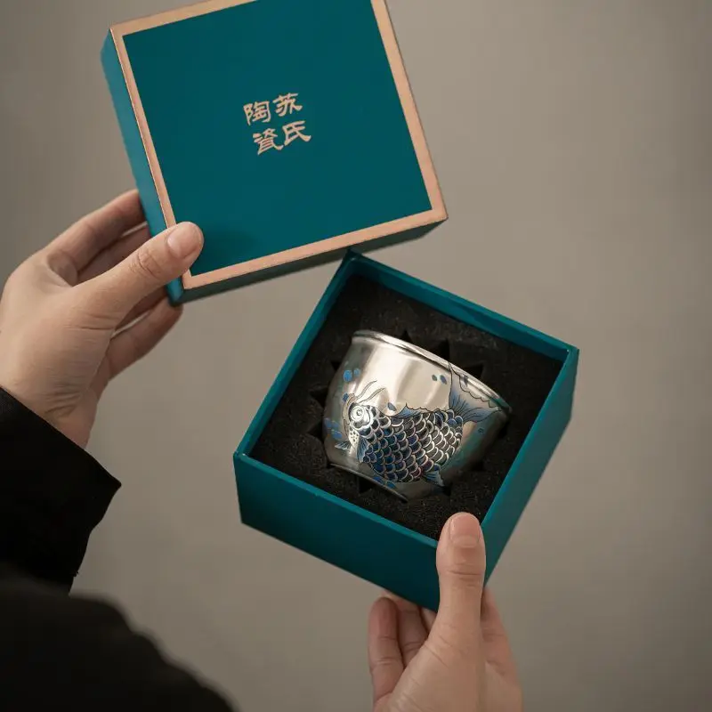 Su's Ceramics Silver-Plated Dragon Fish Wrapped Silver Jar Cup Intangible Cultural Heritage Master Zheng Wenqiang's Creative
Su's Ceramics Silver-Plated Dragon Fish Wrapped Silver Jar Cup Intangible Cultural Heritage Master Zheng Wenqiang's Creative