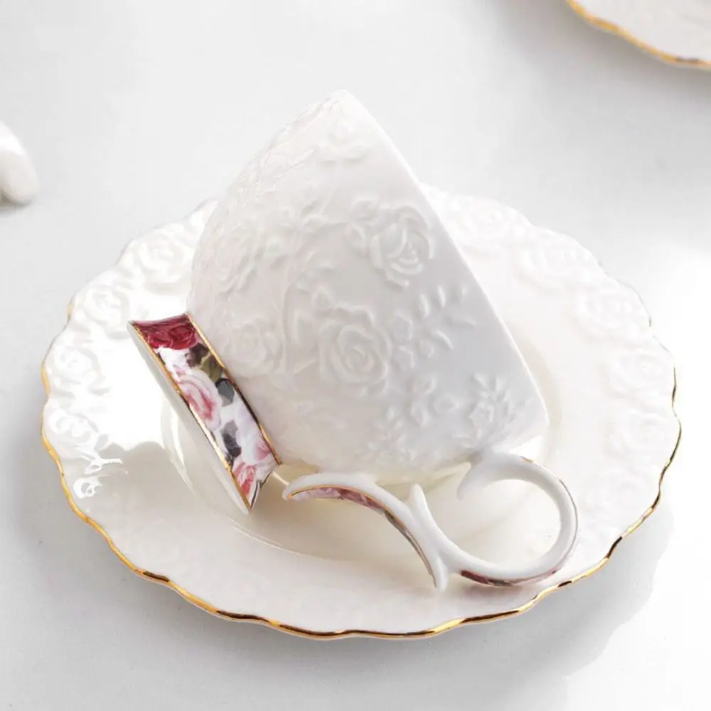 Vintage Ceramic Coffee Cup Spoon Plate Set Luxury Creative Latte Flower Tea Water Cup Golden Edge Exquisite Tea Cup Set Hotel
Vintage Ceramic Coffee Cup Spoon Plate Set Luxury Creative Latte Flower Tea Water Cup Golden Edge Exquisite Tea Cup Set Hotel